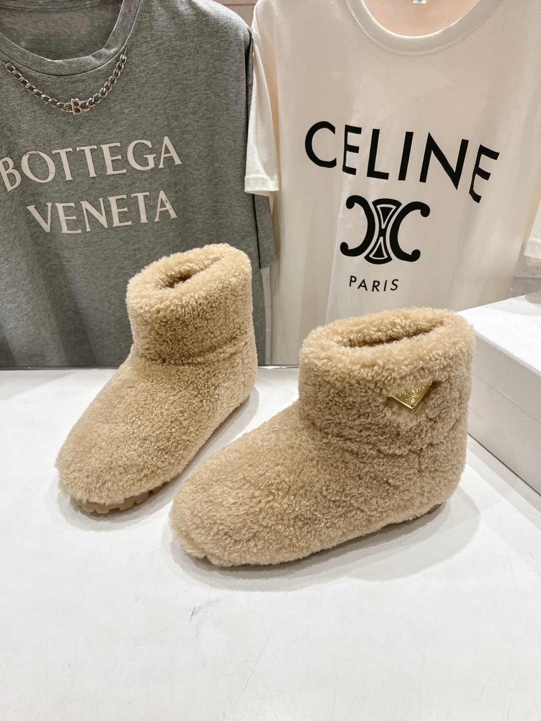 프라다 25ss 신상 스노우부츠 앵클 털부츠