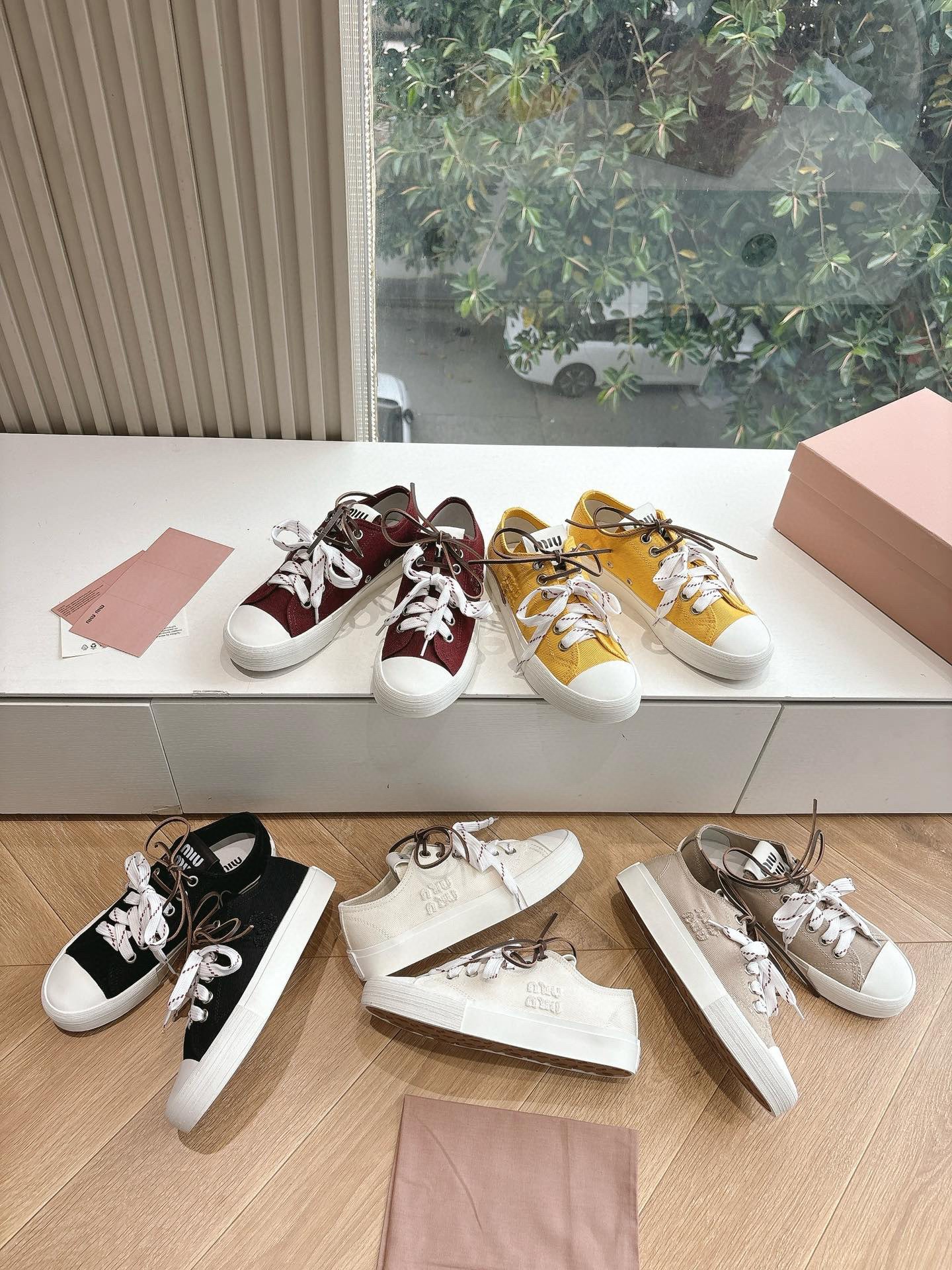 미우미우 2025 봄여름 컬렉션 런닝화