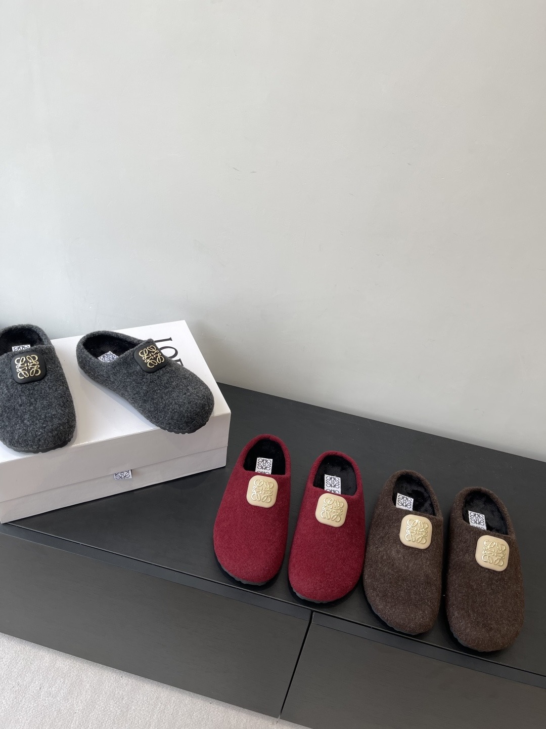 로에베 25ss 신상 발칸 세미슬리퍼