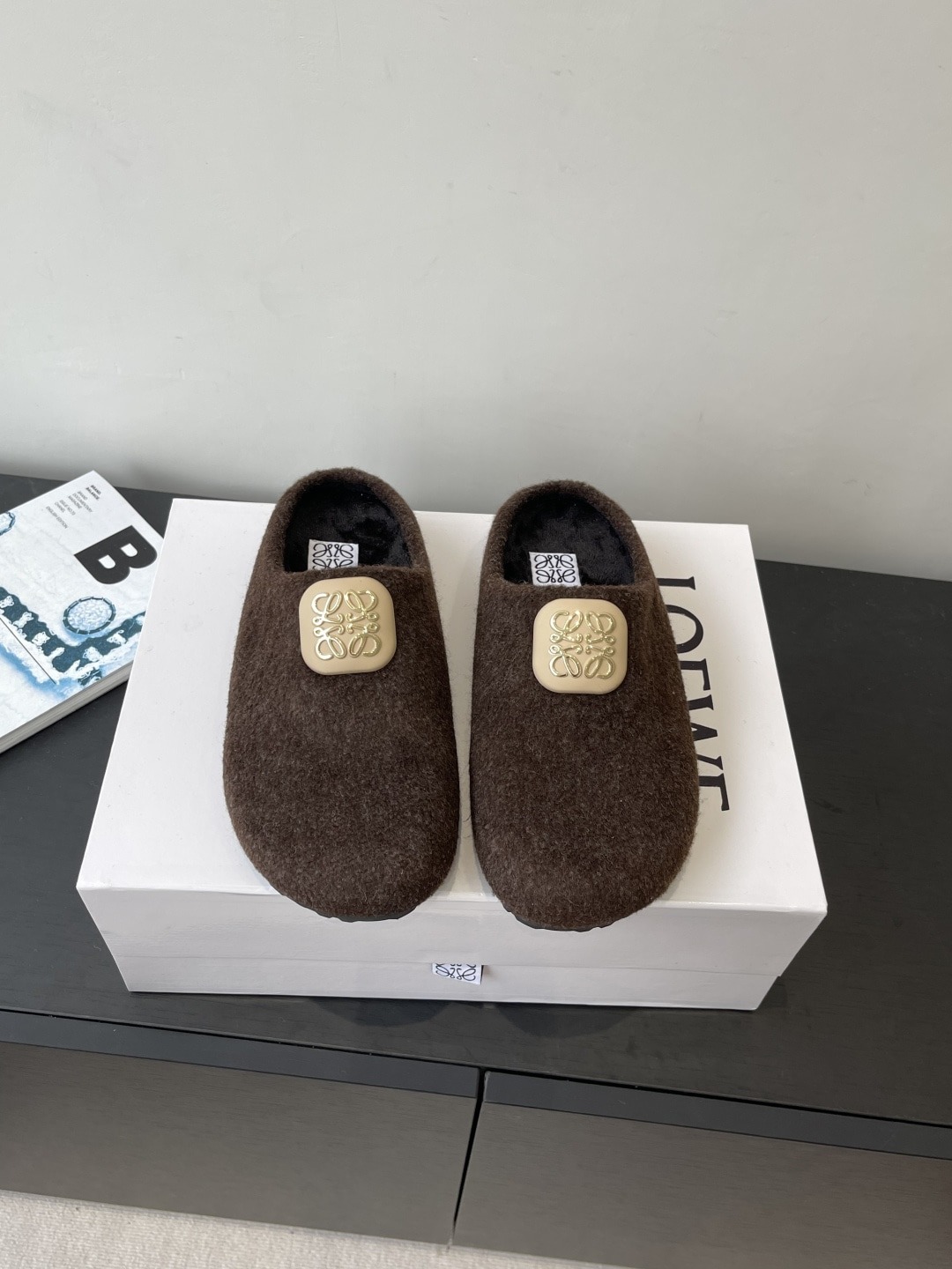 로에베 25ss 신상 발칸 세미슬리퍼