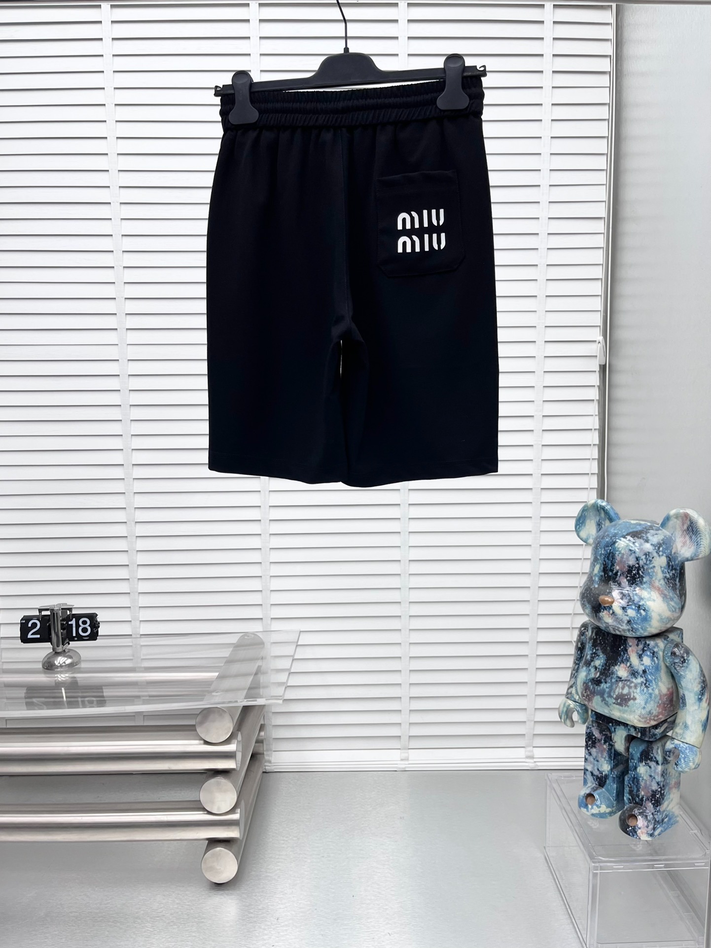 미우미우 2025년 여름 신상 캐주얼 반바지