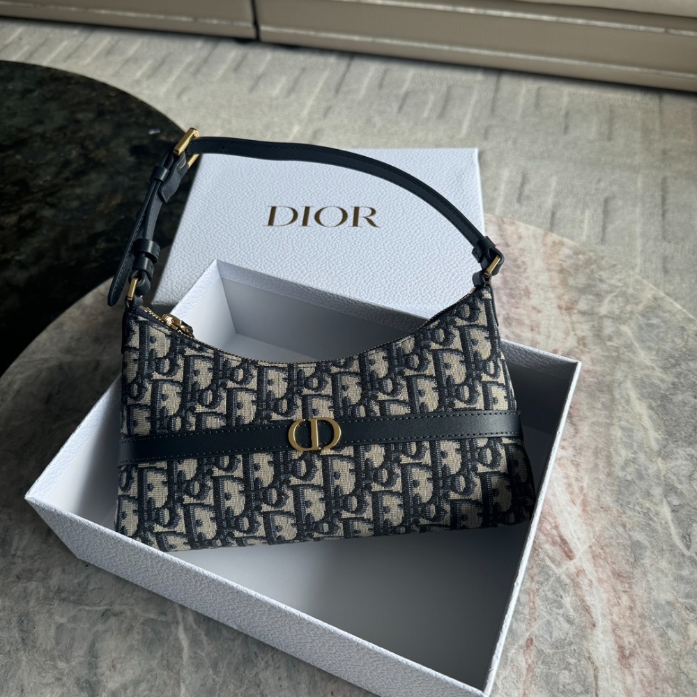 디올 30 몽테뉴 미니 숄더 만두백