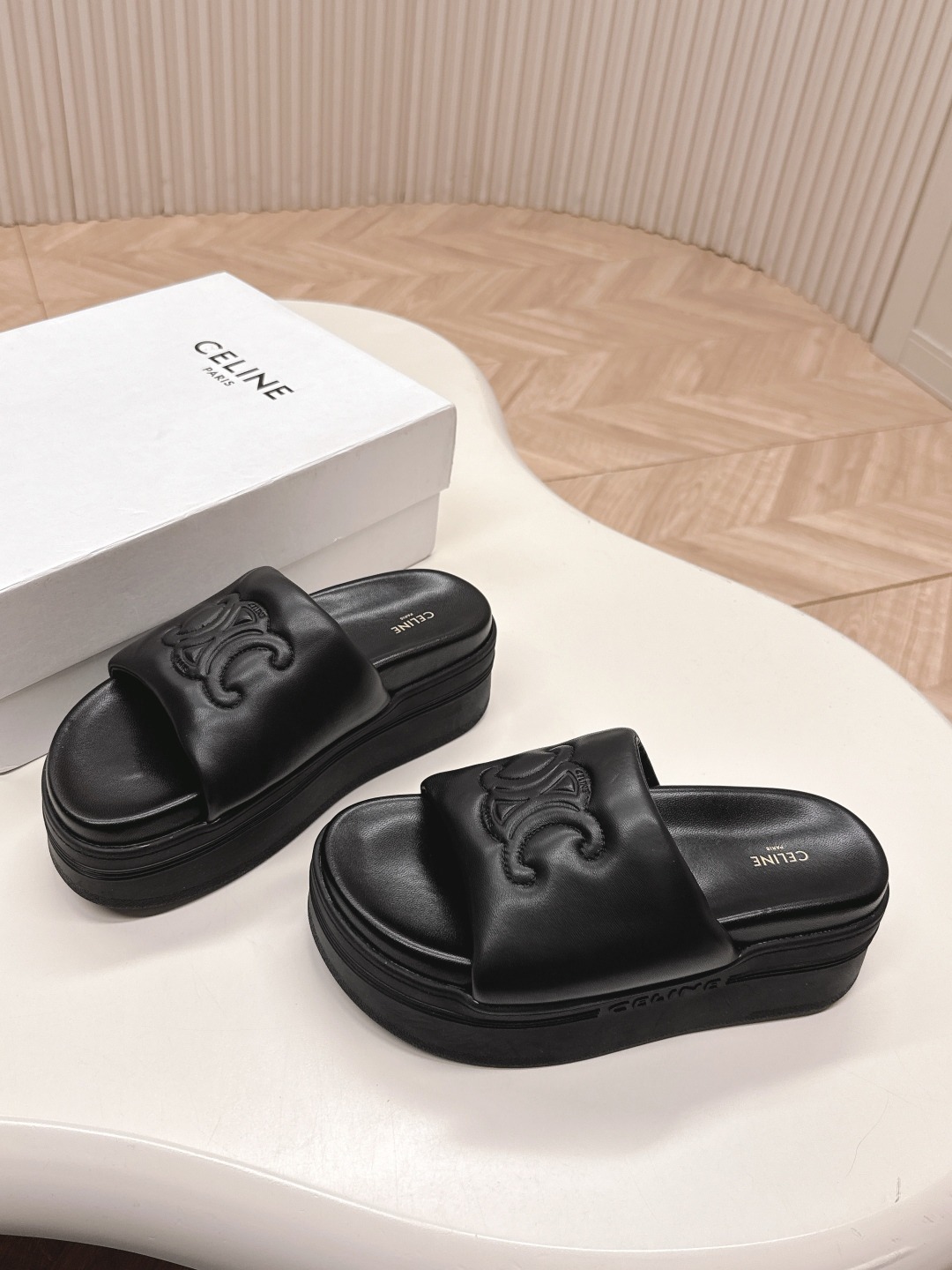 셀린느 2025ss 통굽 슬리퍼