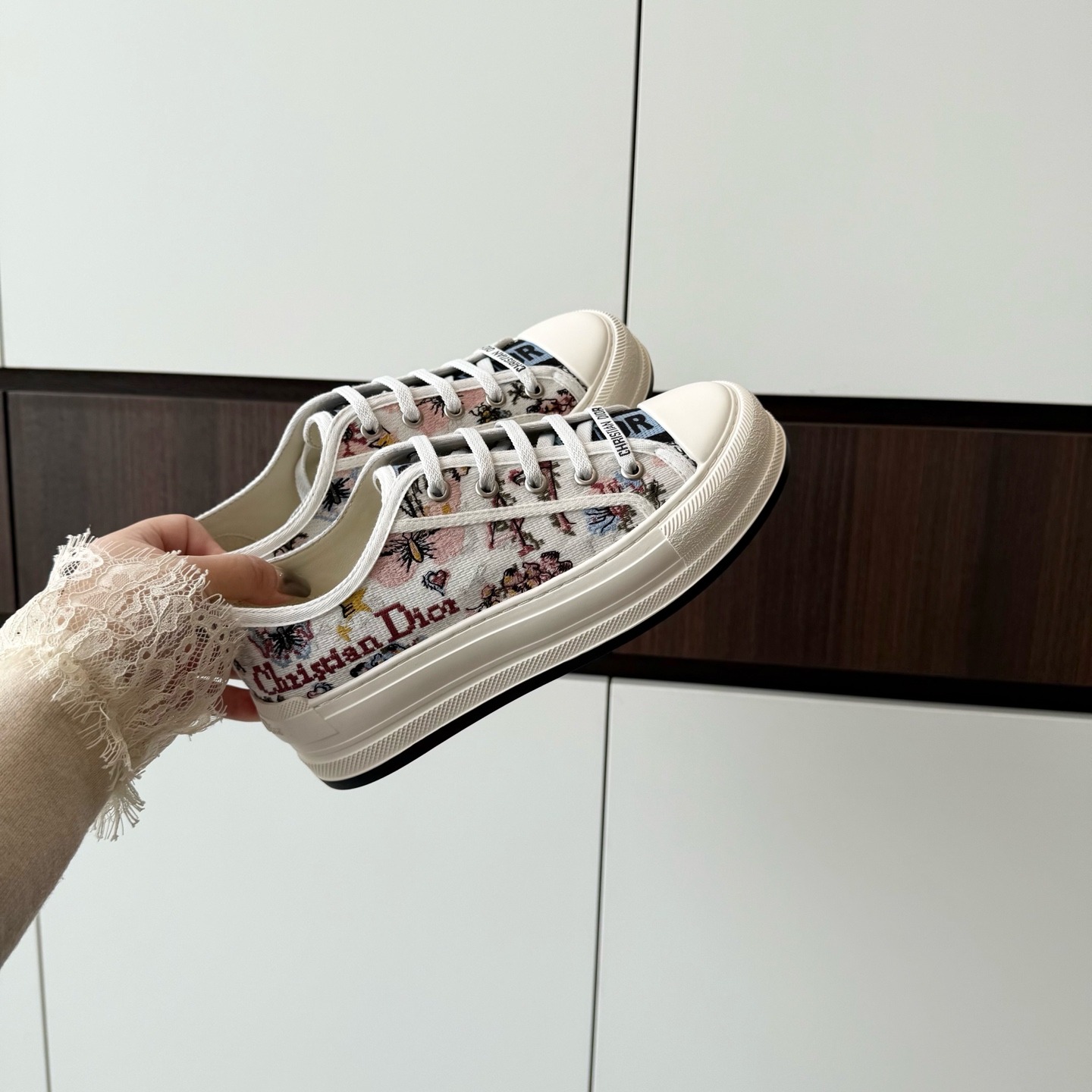 디올 신상 플랫폼 스니커즈