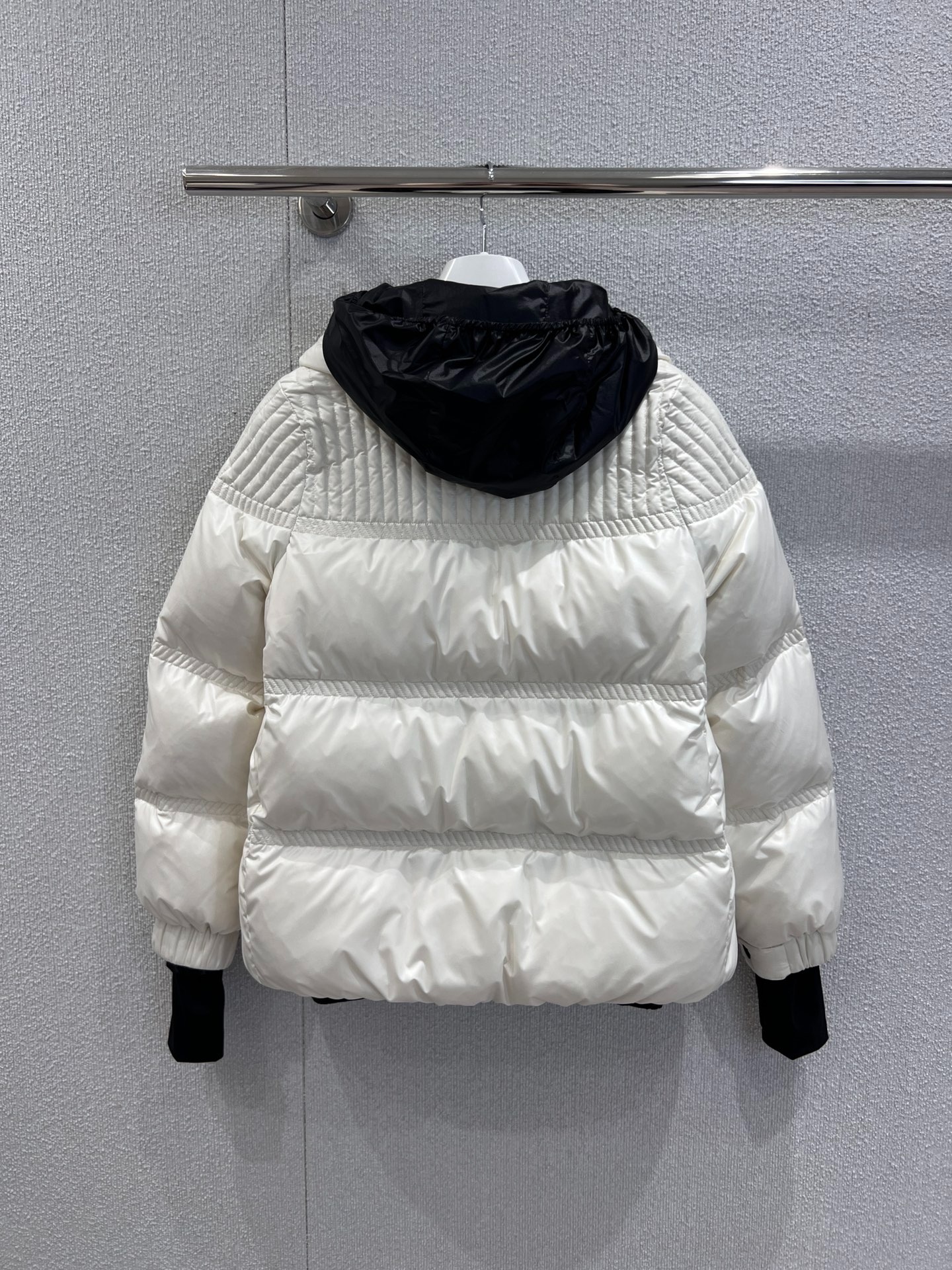 몽클레어 25FW 신상 숏 스키 컬렉션 패치 패딩