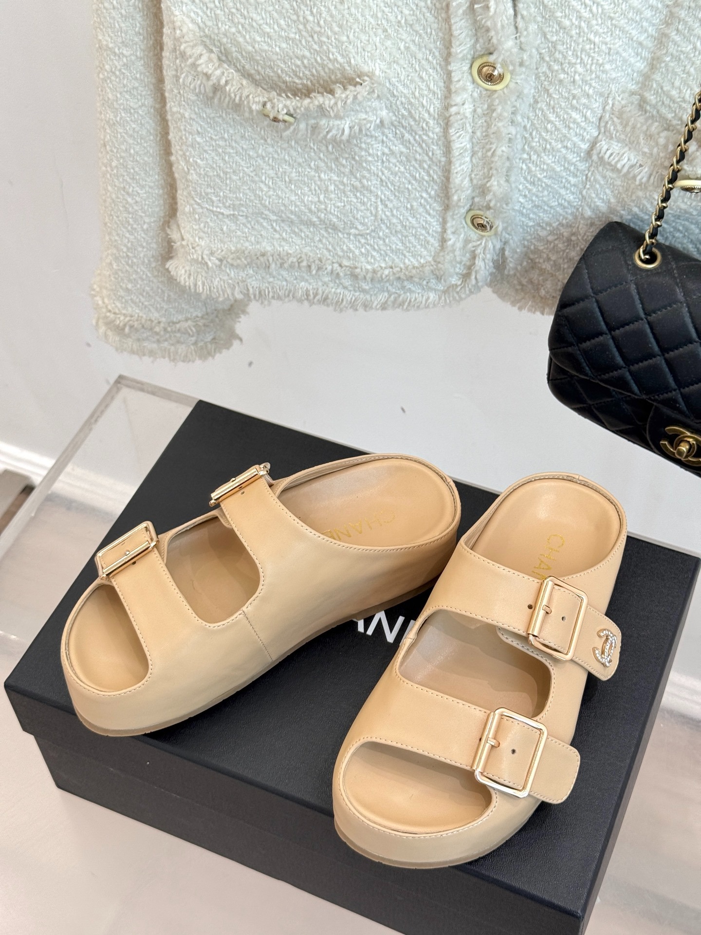 샤넬 25C 봄여름 신상 퀼팅 플랫폼 슬리퍼