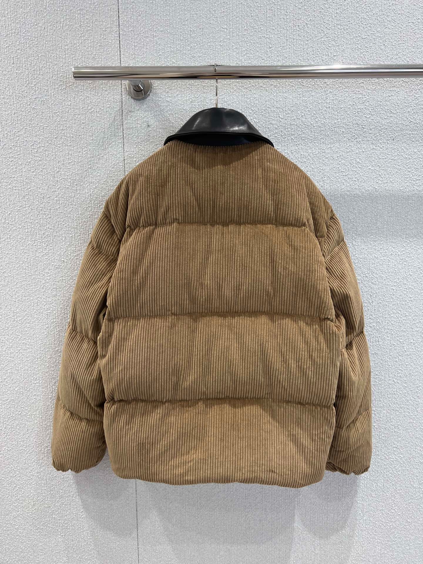 미우미우 25 신상 코듀로이 가죽 넥 패딩 점퍼