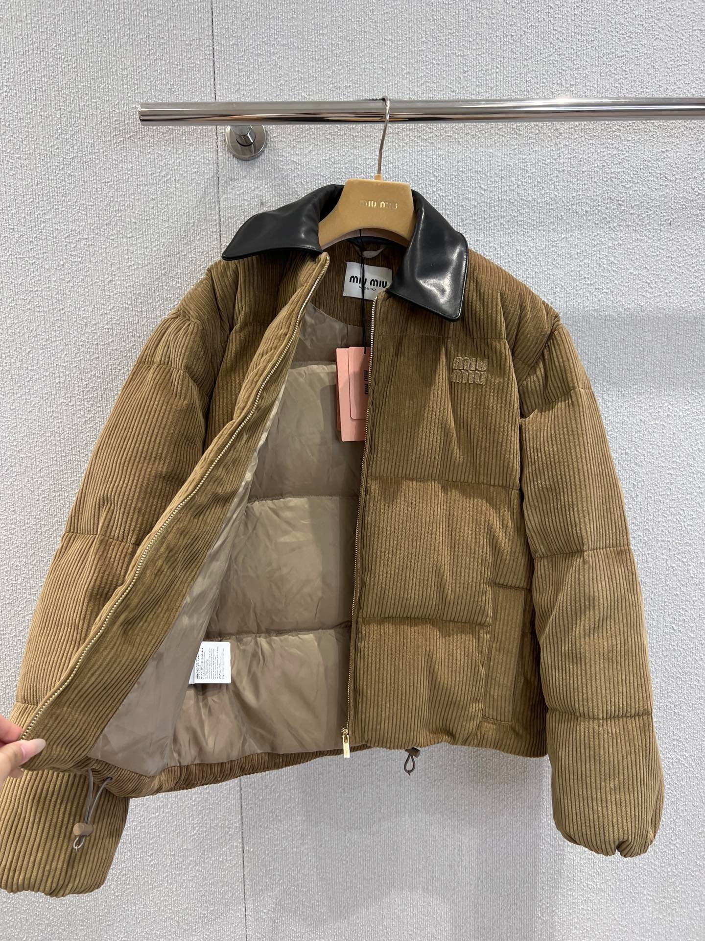 미우미우 25 신상 코듀로이 가죽 넥 패딩 점퍼