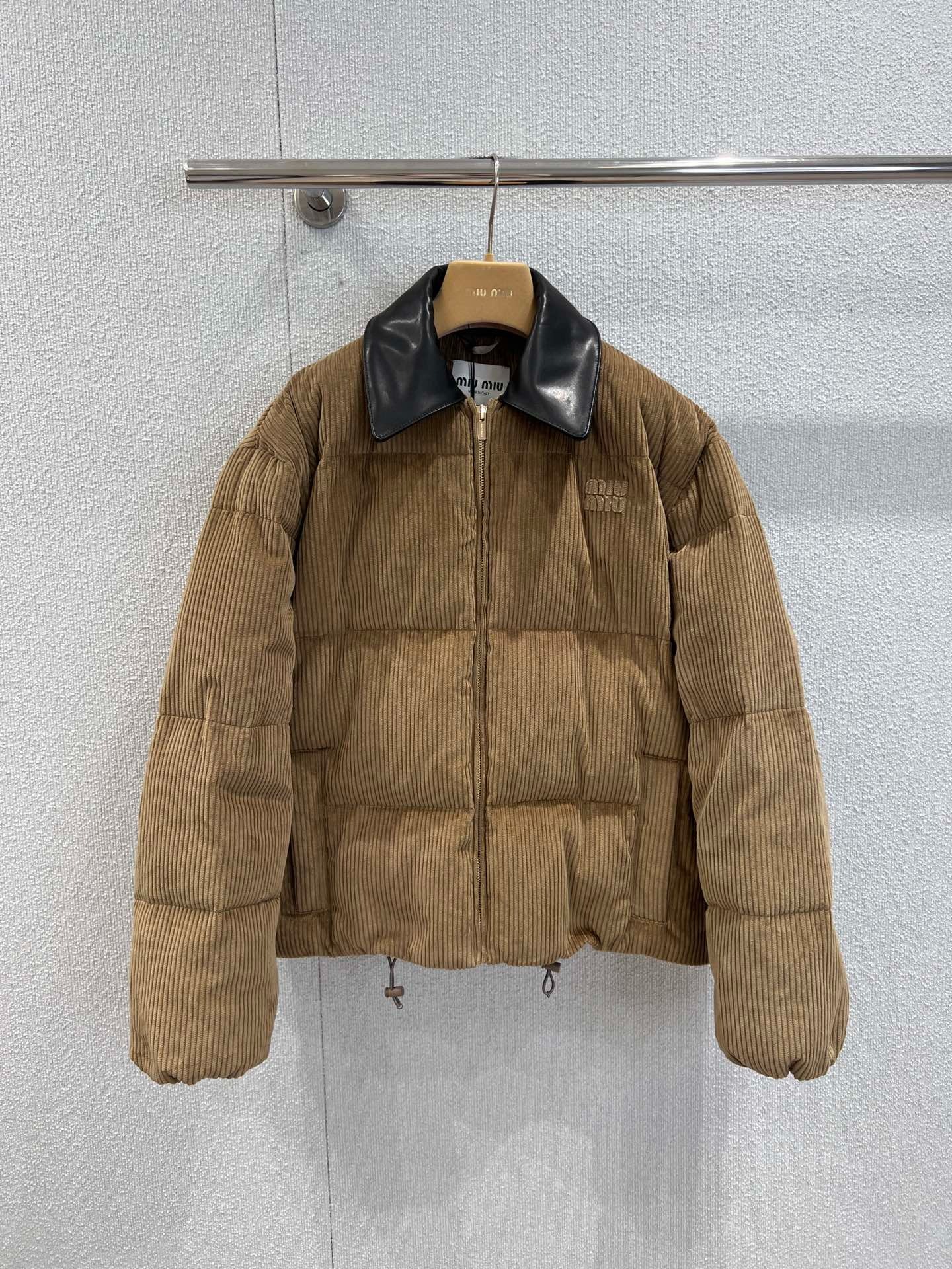 미우미우 25 신상 코듀로이 가죽 넥 패딩 점퍼