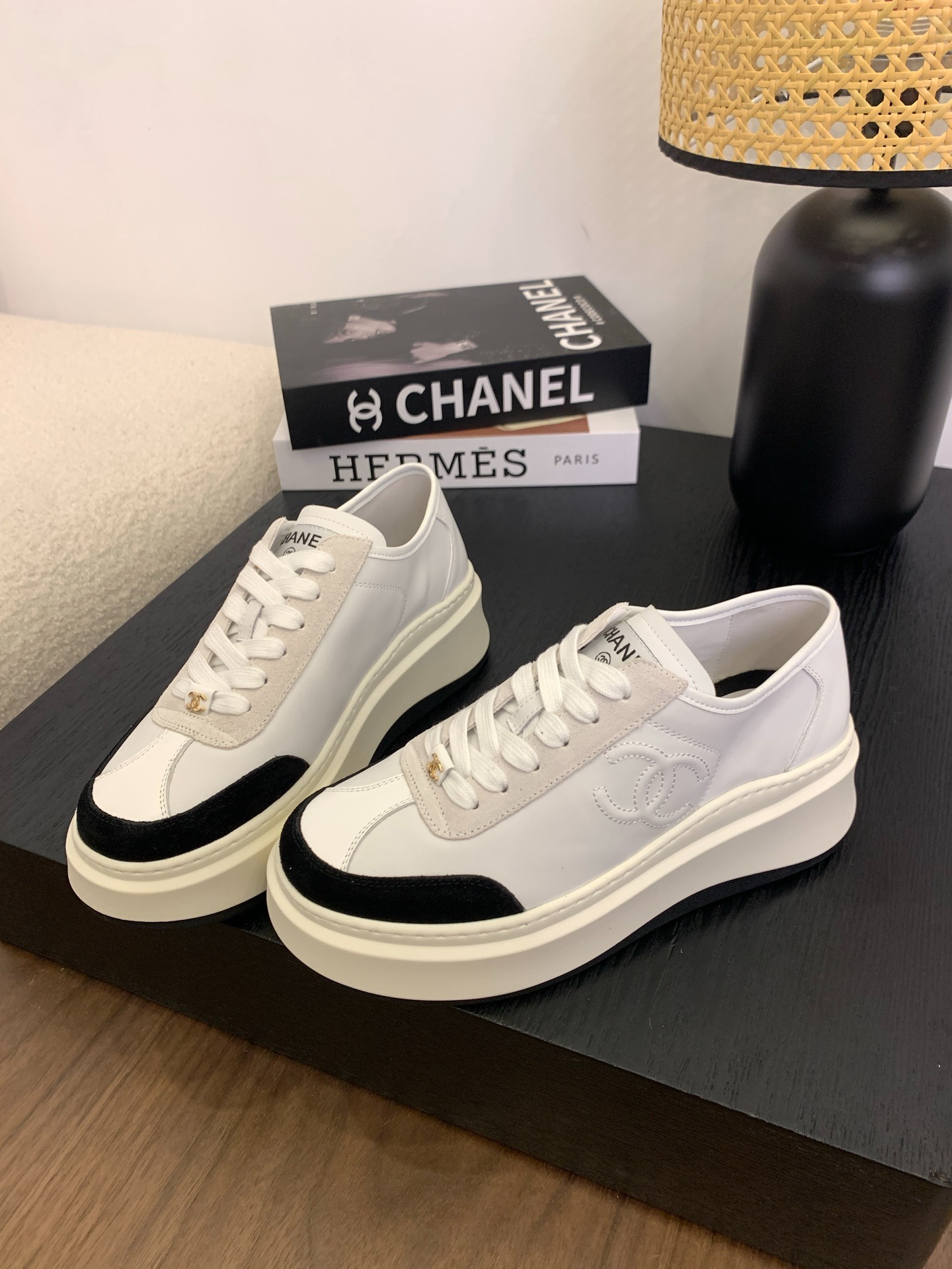 샤넬 25 신상 통굽 슬립온 보드화