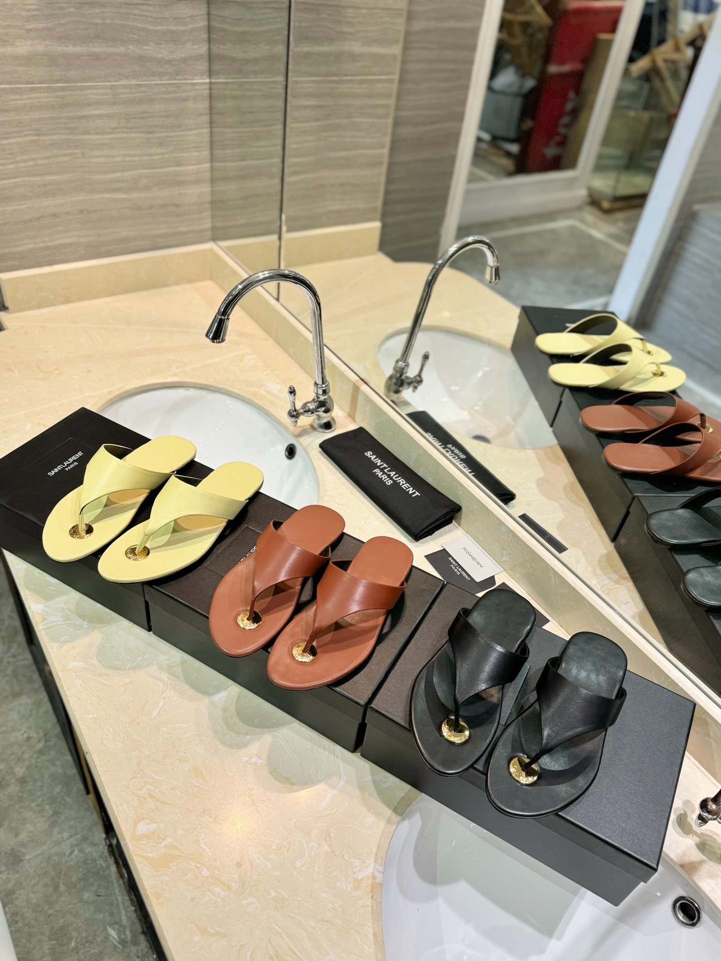 입생로랑 조리 슬리퍼