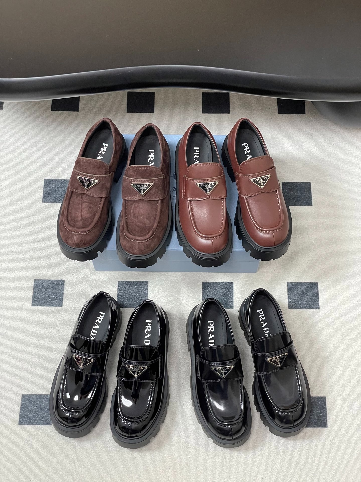 프라다 25Fw 최신 통굽 로퍼