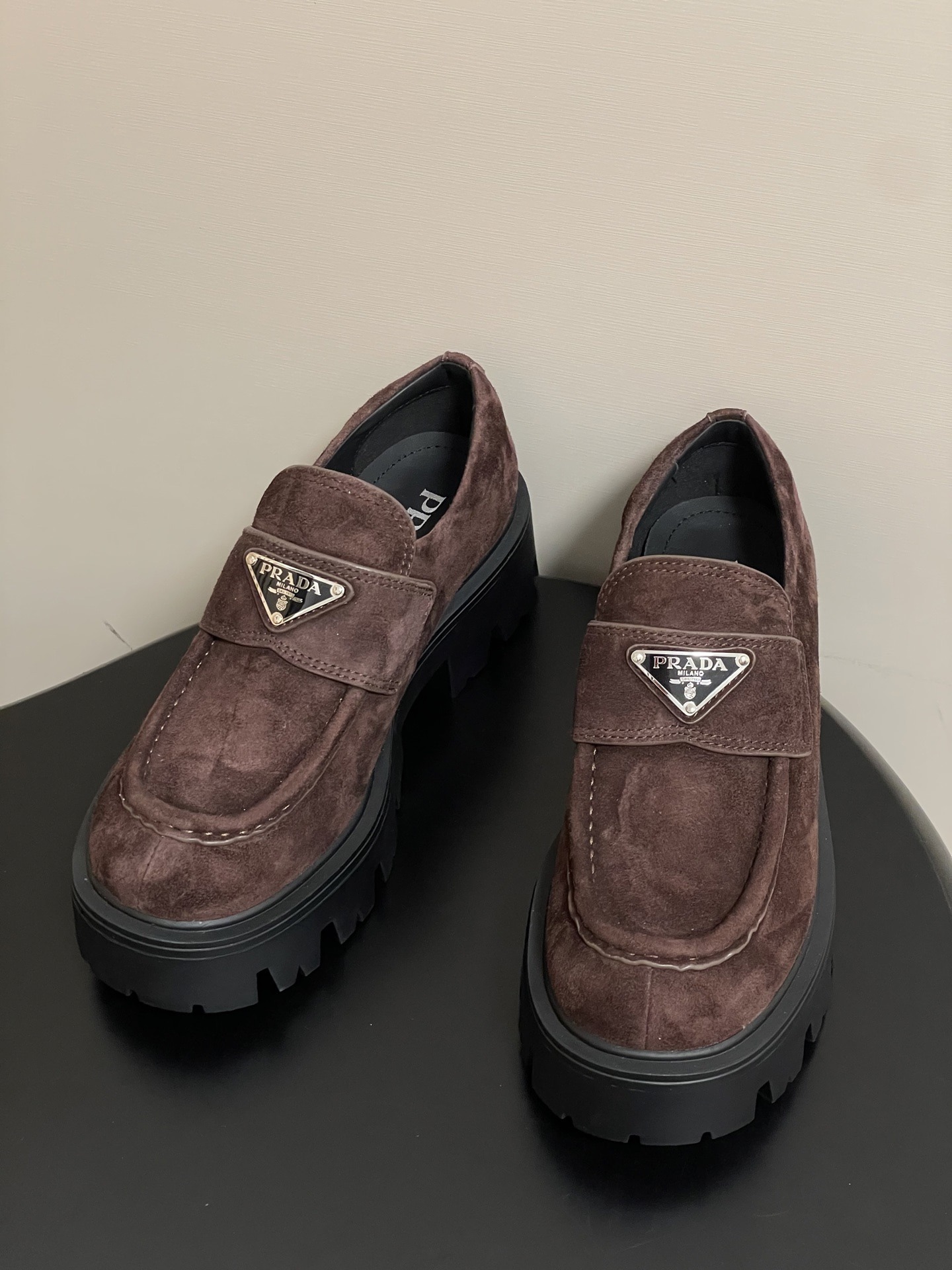 프라다 25Fw 최신 통굽 로퍼