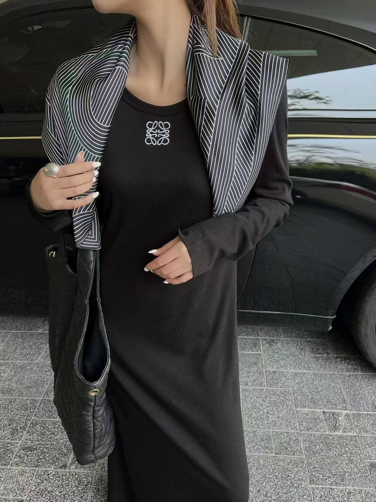 로에베 신상 긴팔 라운드 롱원피스