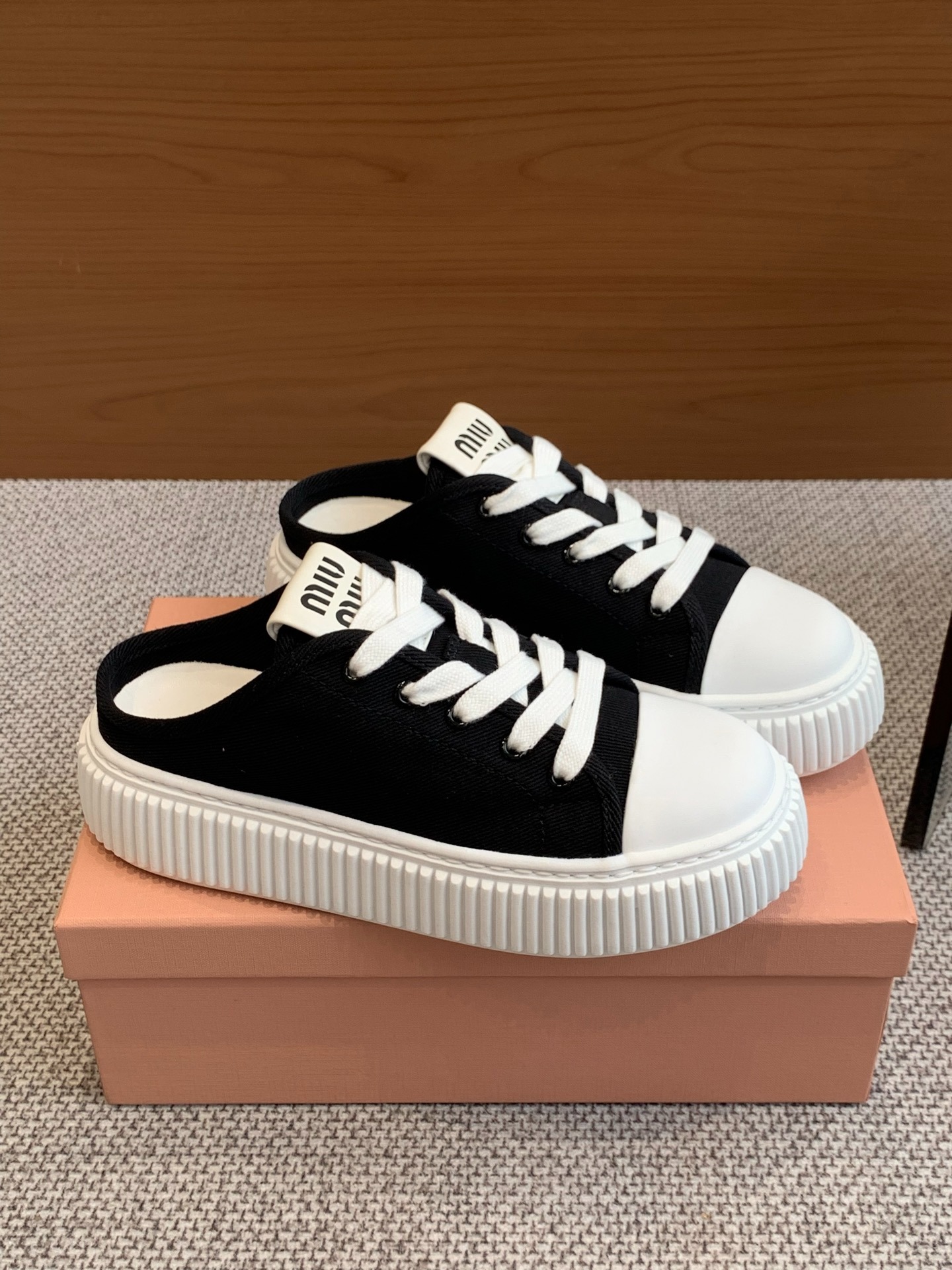 미우미우 봄여름 신상 통굽 스니커즈 프리미엄