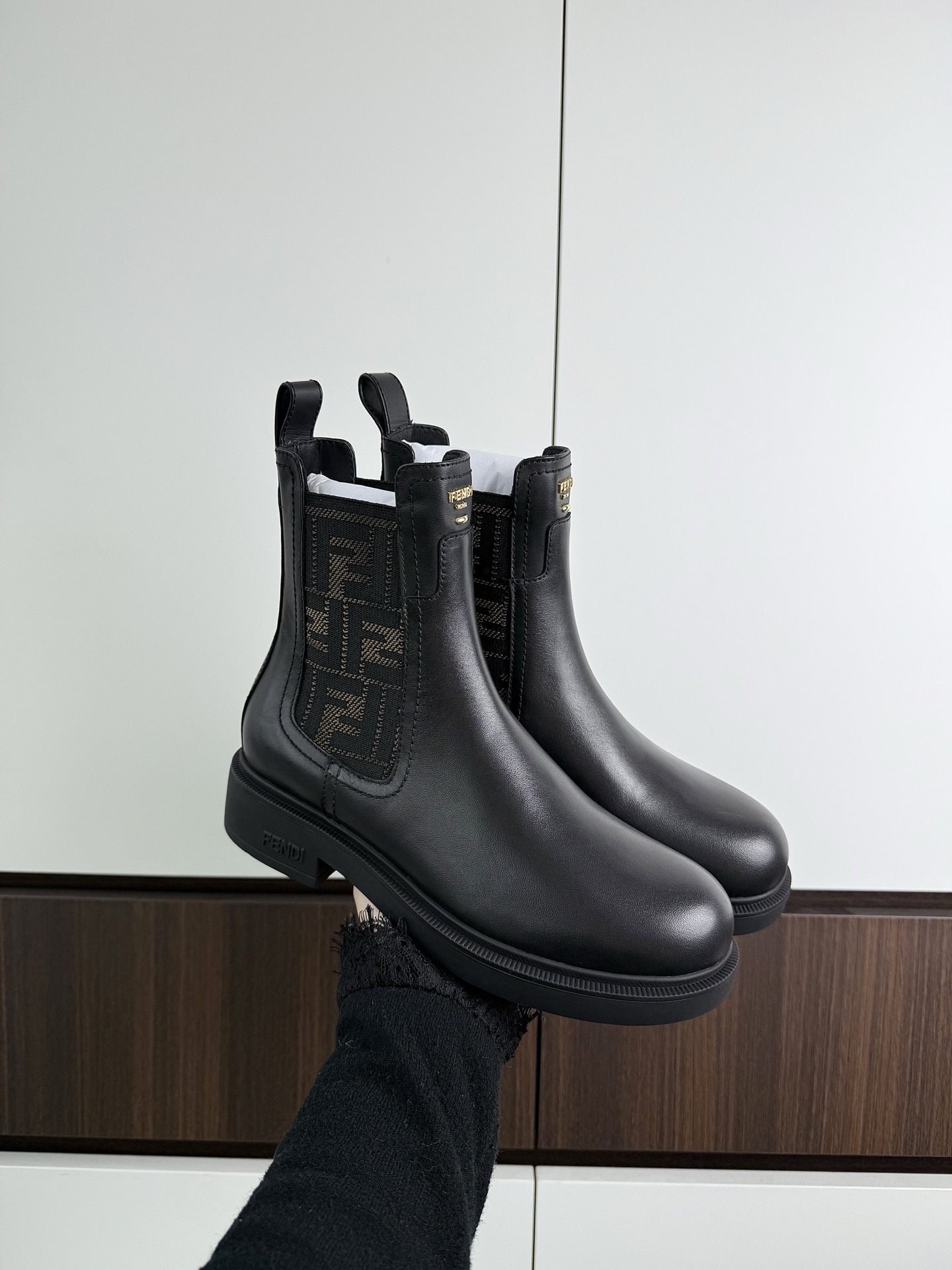 펜디 25 신상 첼시 소가죽 라이더부츠