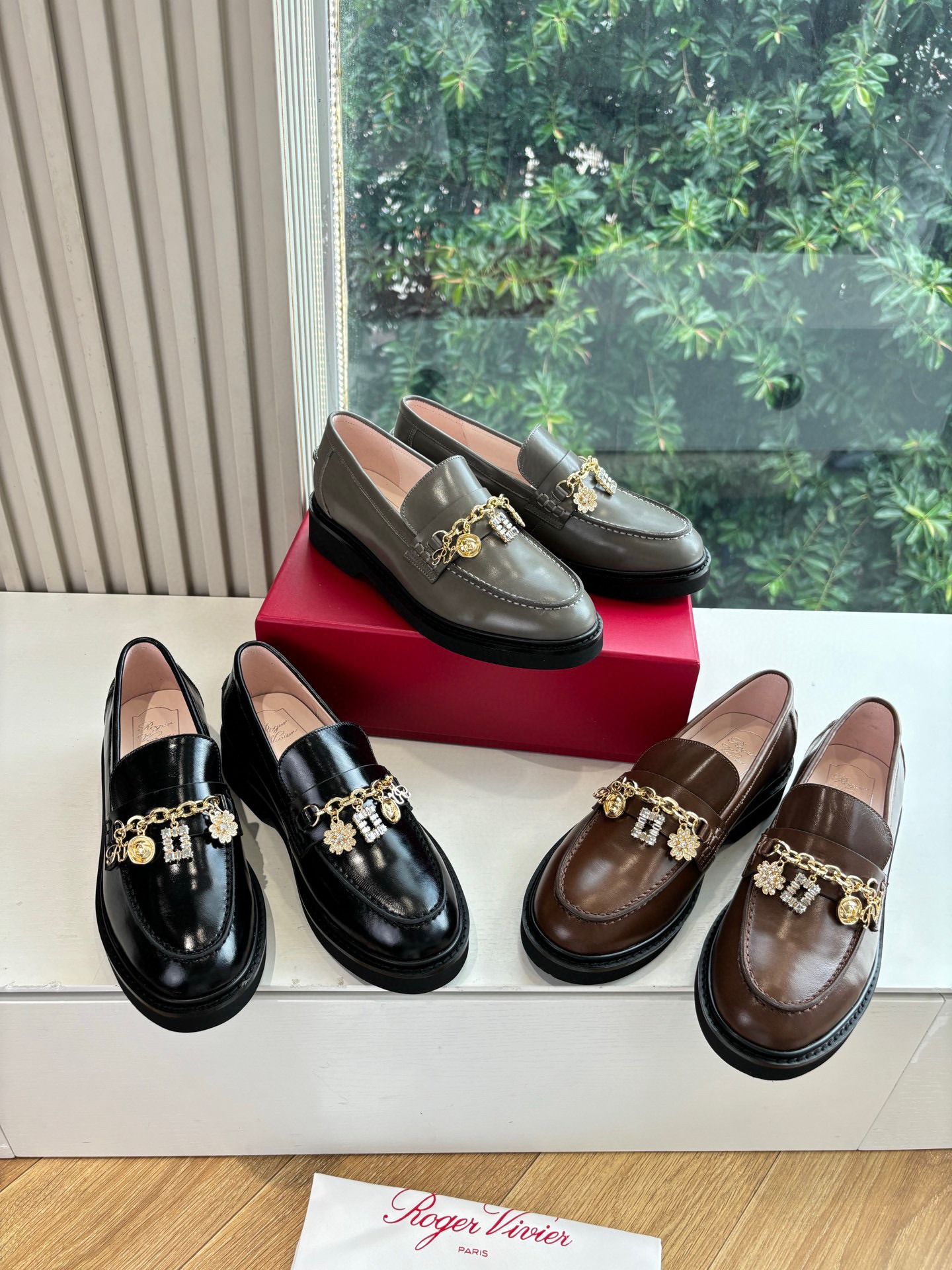 로저비비에 25ss 신상 큐빅 체인 로퍼