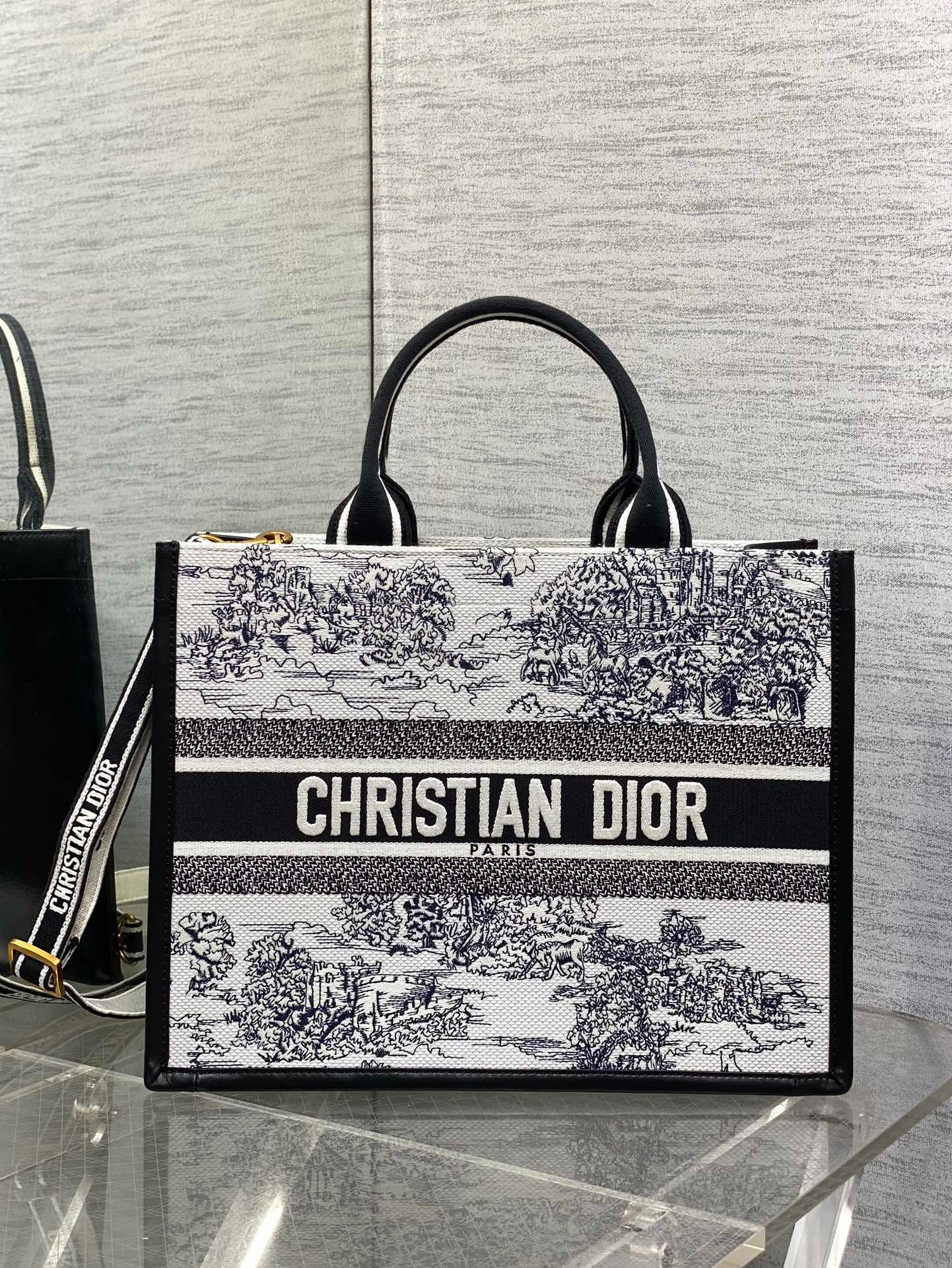 디올 토트백