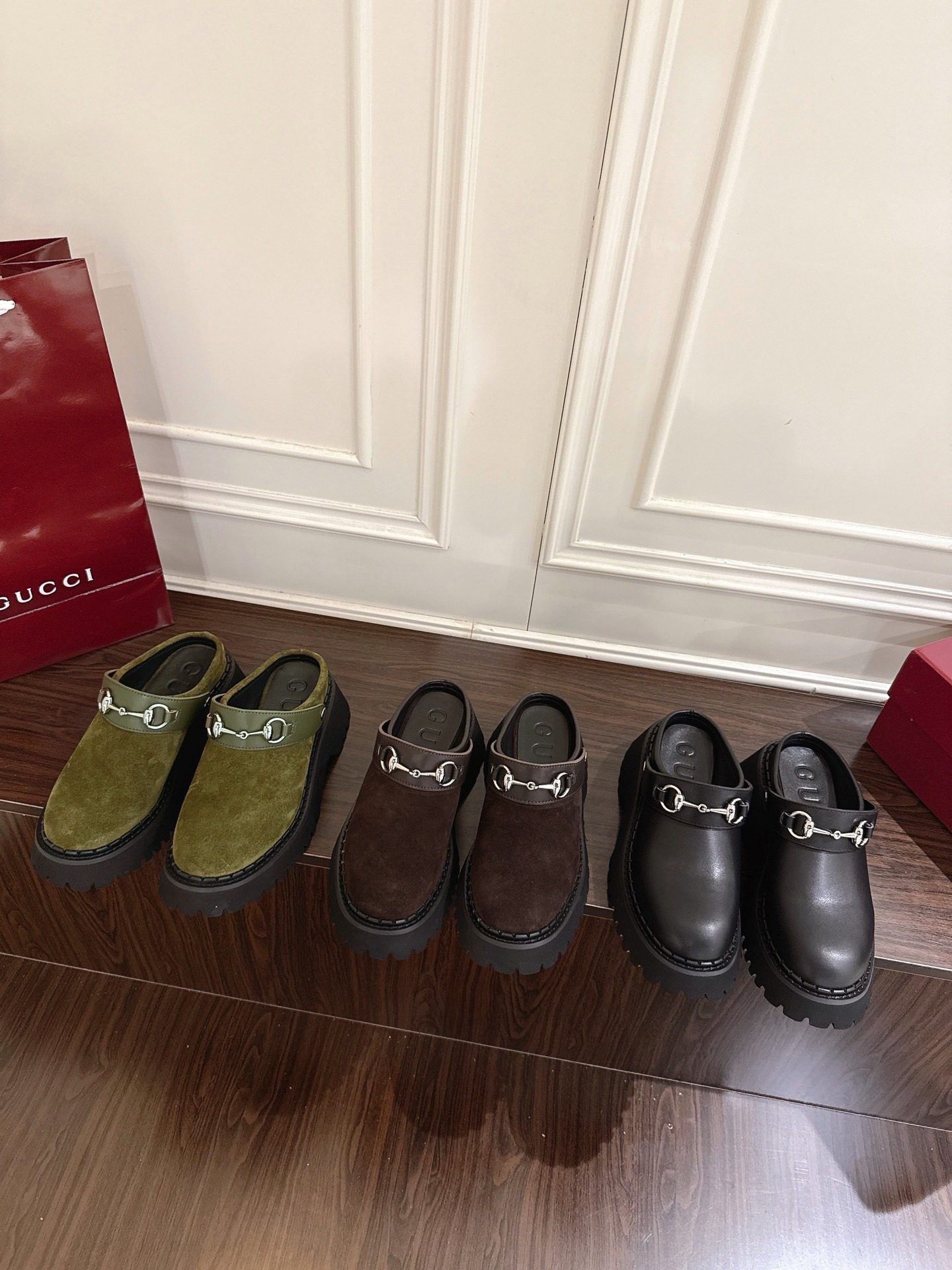 구찌 부클 뮬러 토오픈 슬리퍼