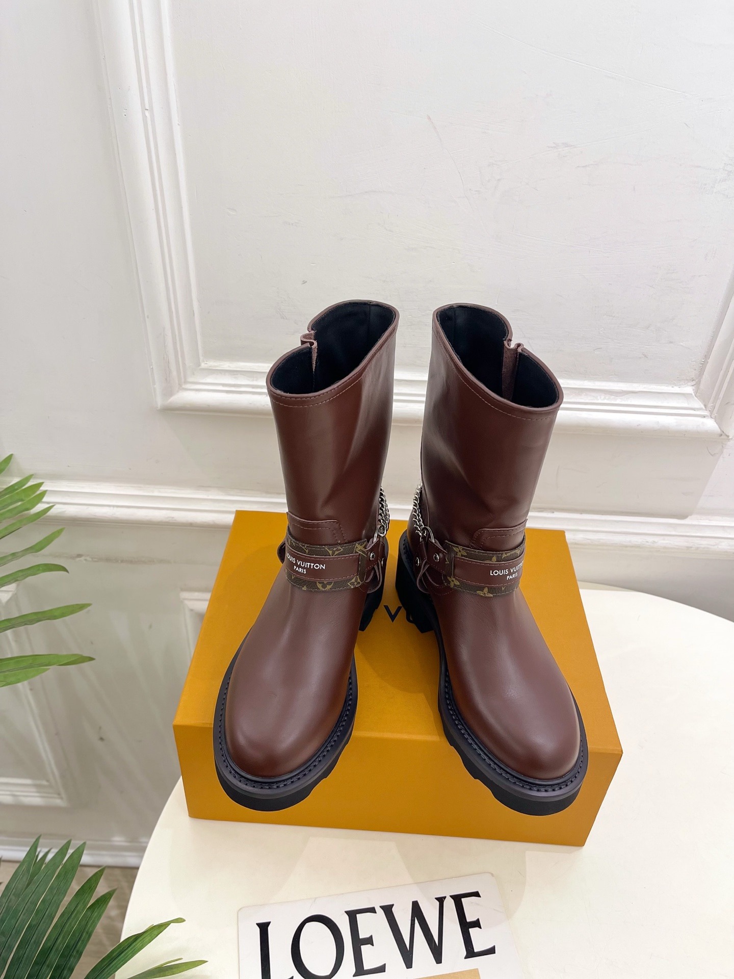 루이비통 25 신상 클래식 스트랩 라이더 부츠