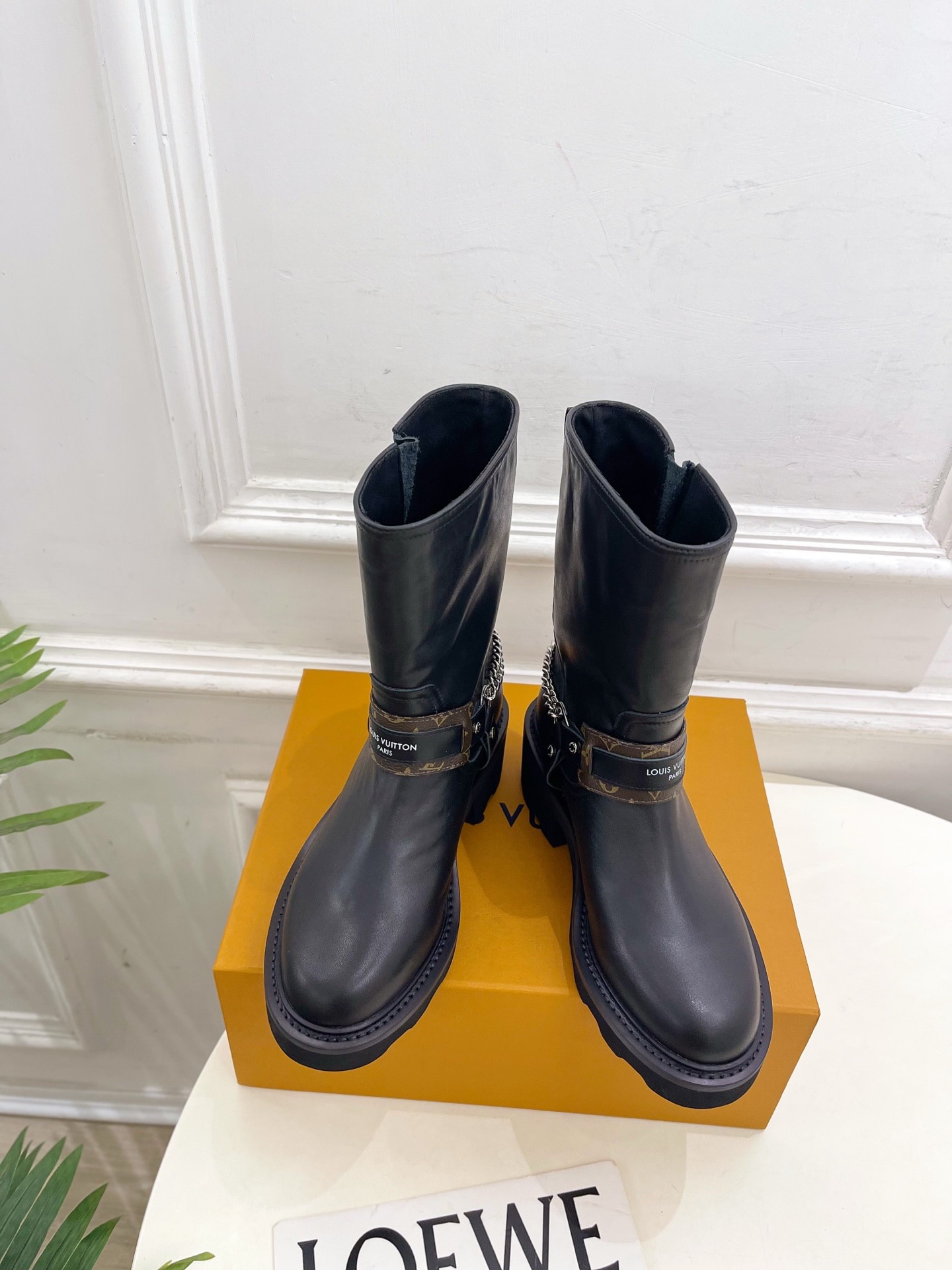루이비통 25 신상 클래식 스트랩 라이더 부츠