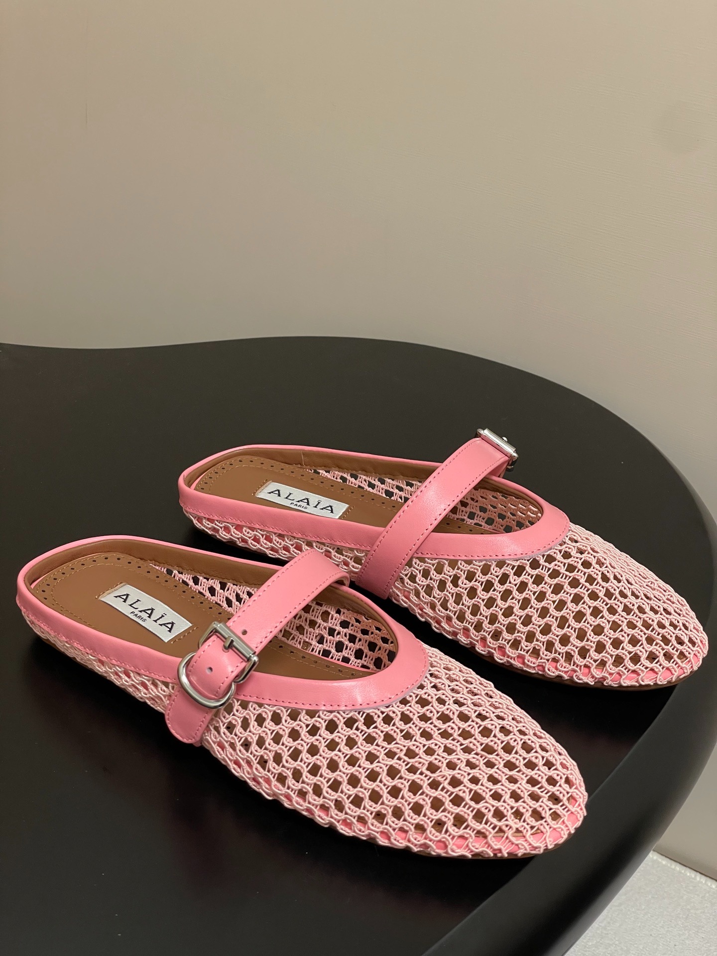 알라이아 프렌치 메쉬 플랫 슬리퍼