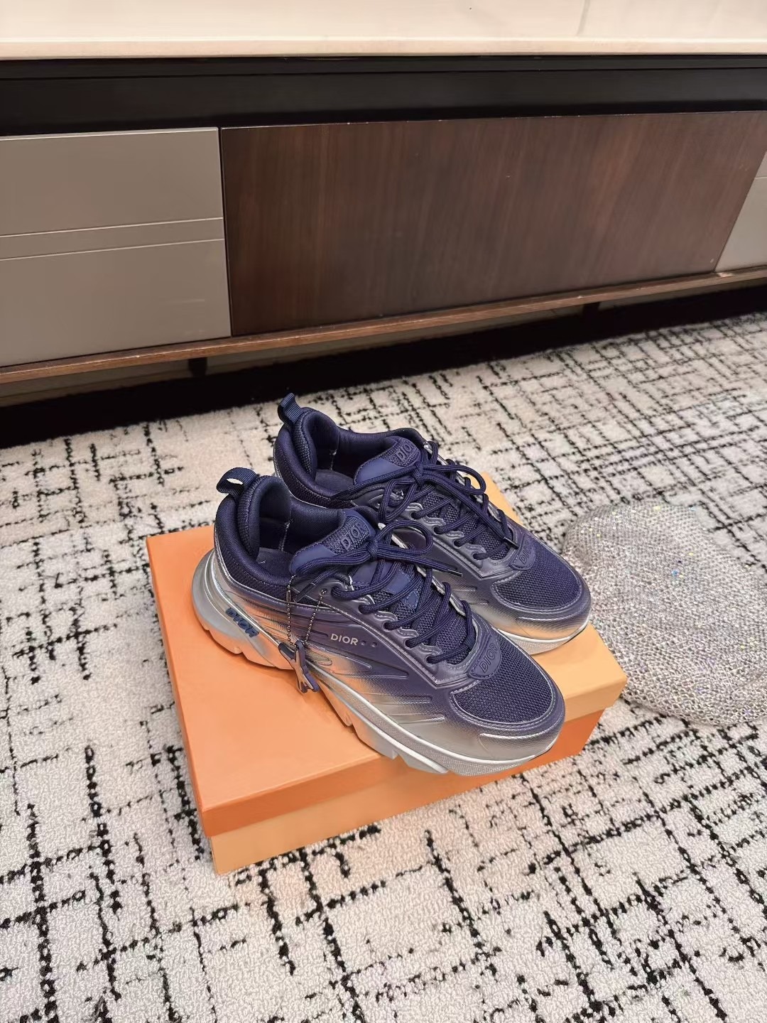 디올 가을 신상 스니커즈