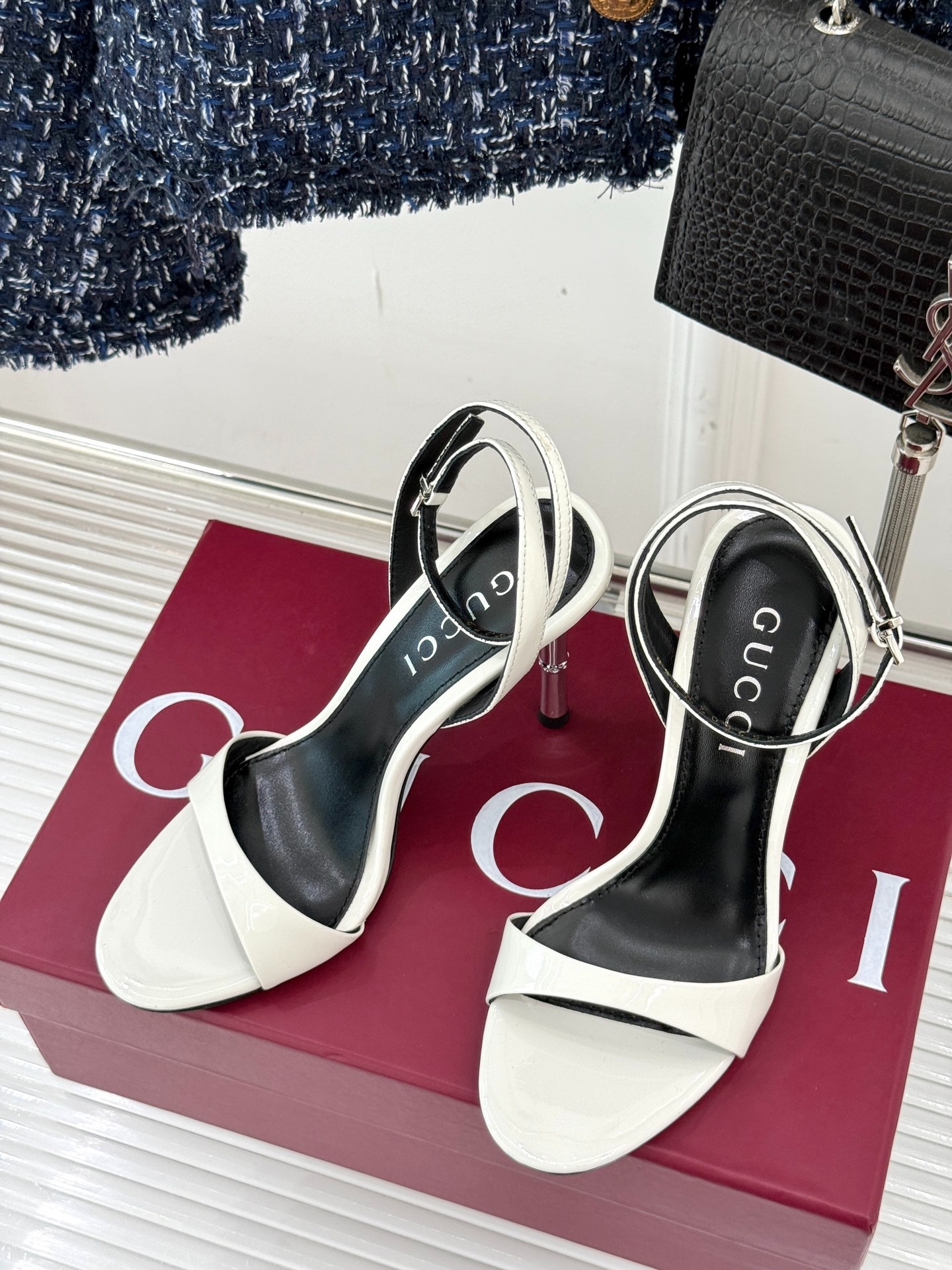 구찌 25S 신상 스틸레토 힐 일자 스트랩 샌들