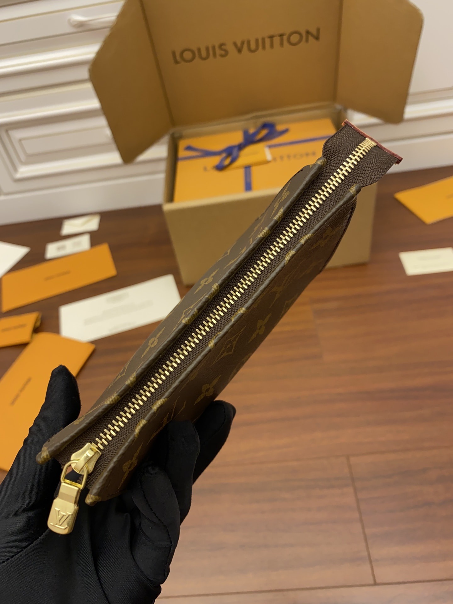 루이비통 토일렛 클러치