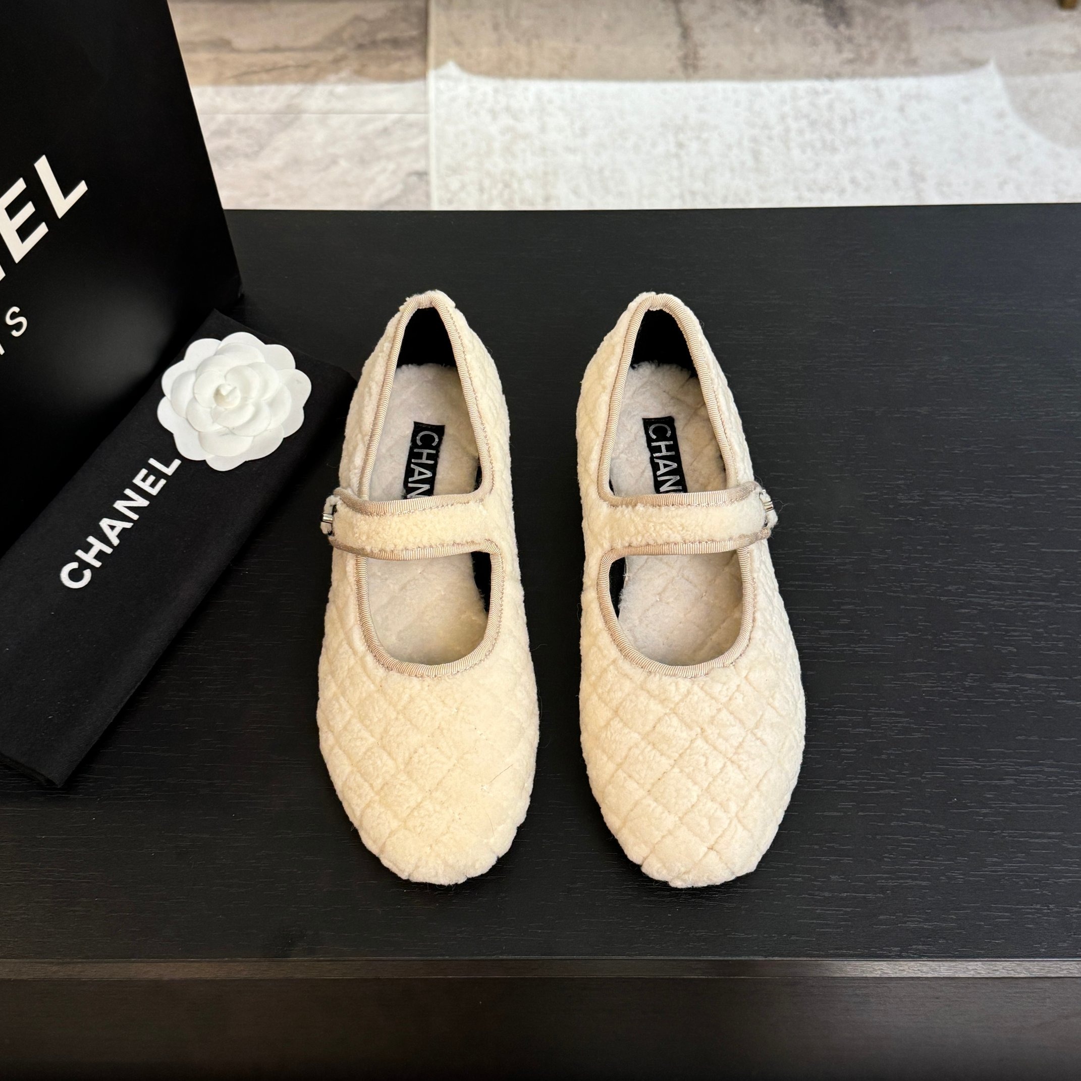 샤넬 클래식 메리제인 털부츠