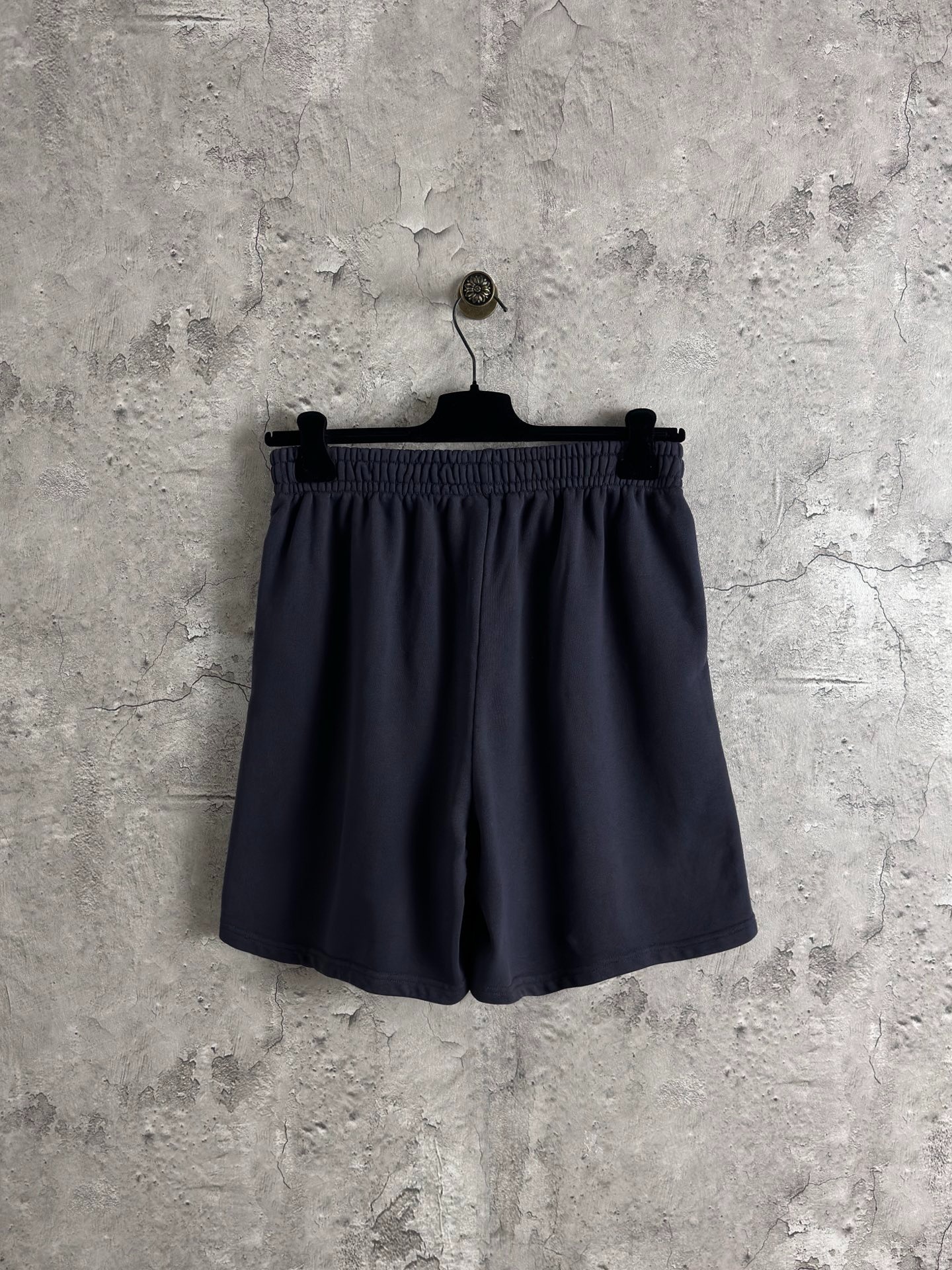 발렌시아가 클래식 자수 신상 반바지