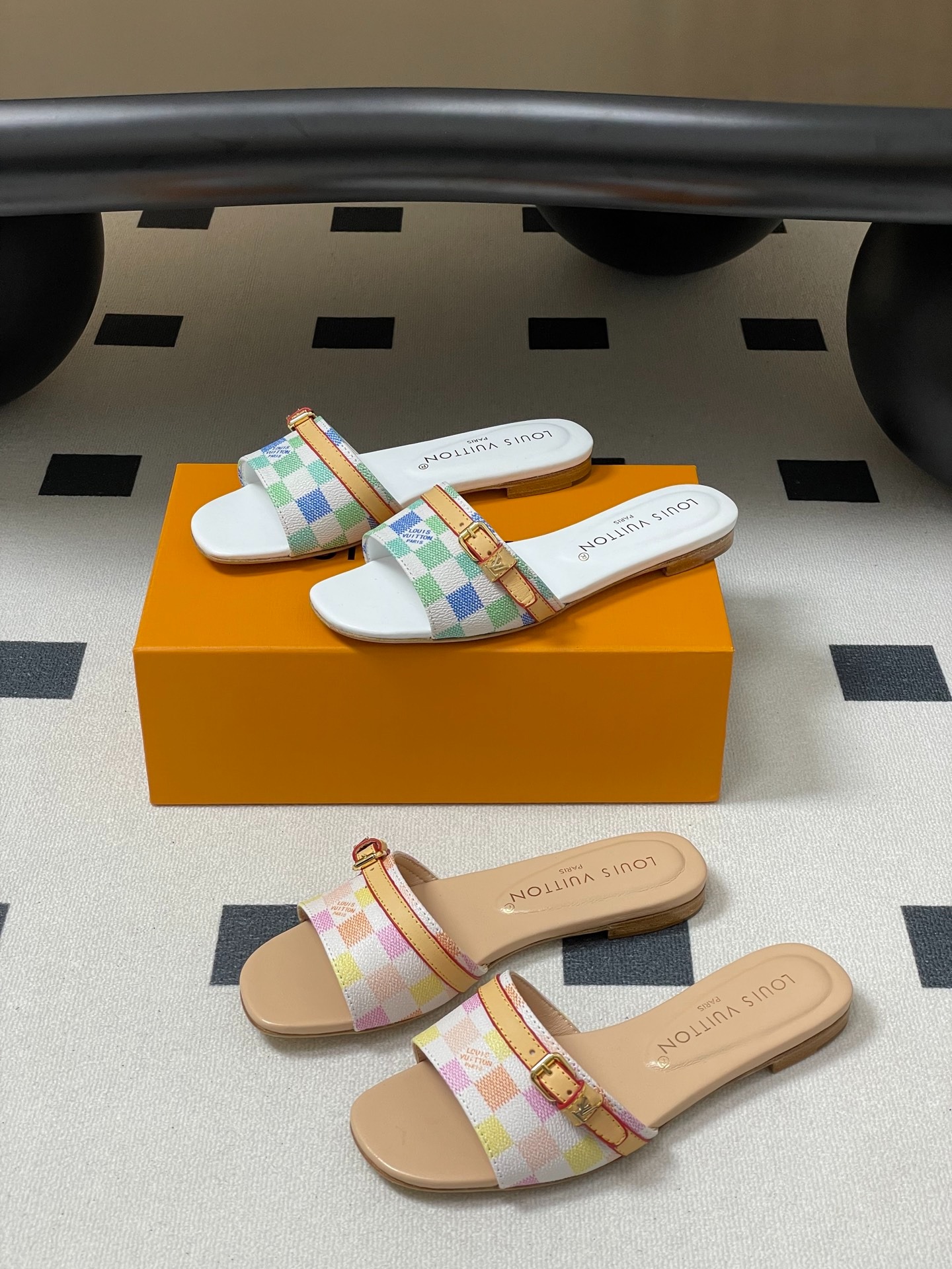 루이비통 25ss 여름 신상 클래식 플랫 슬리퍼