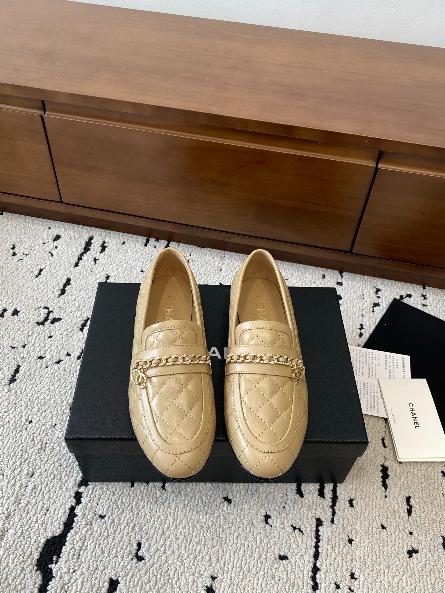 샤넬 25C 가을/겨울 신상 스틸레토 플랫