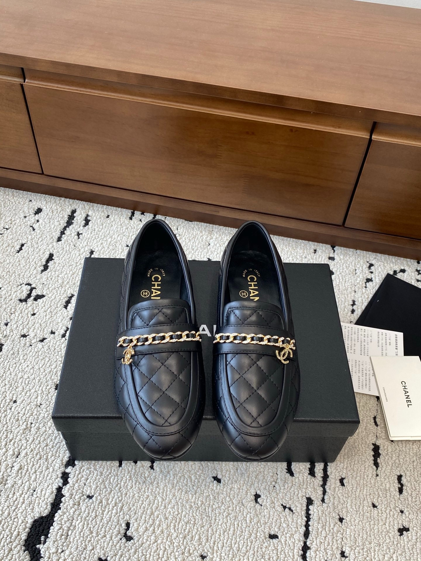 샤넬 25C 가을/겨울 신상 스틸레토 플랫