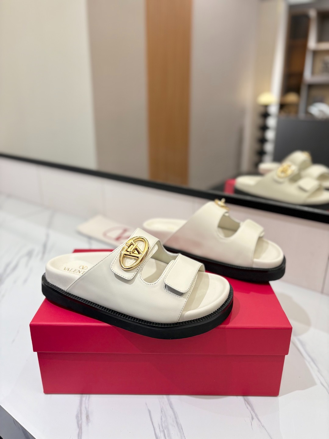 발렌티노 2025ss 신상 슬리퍼