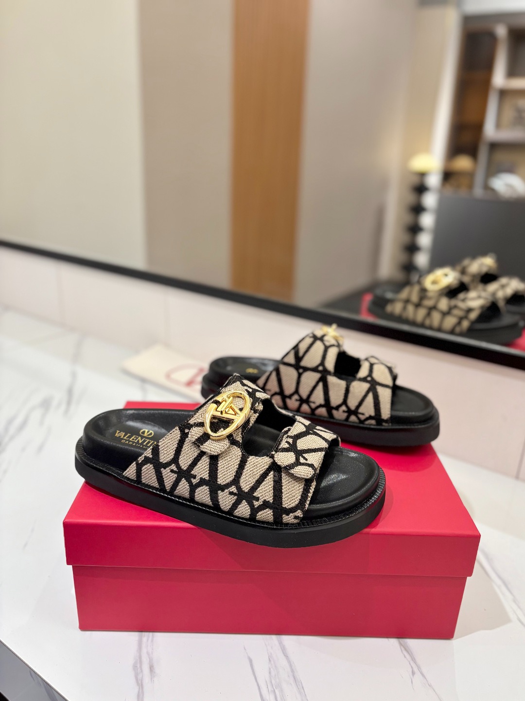 발렌티노 2025ss 신상 슬리퍼