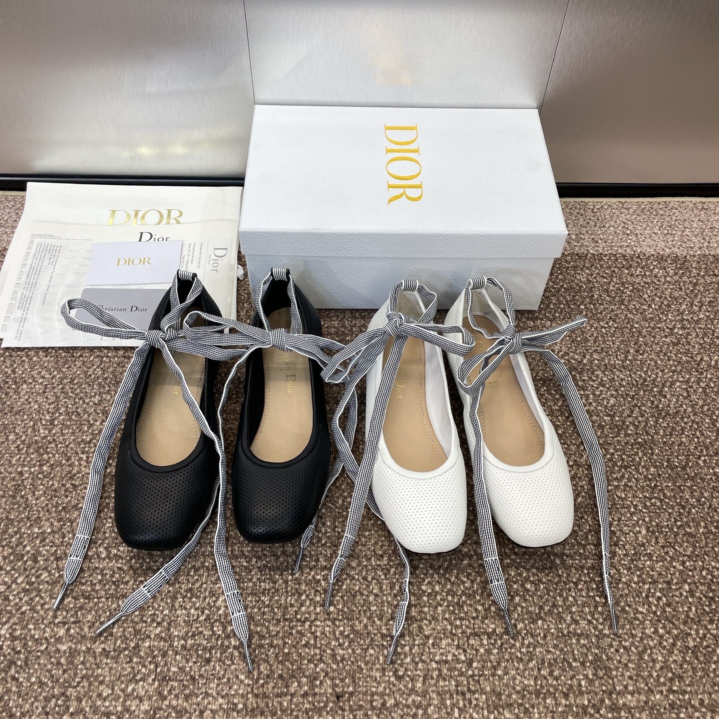 디올 2025 신상 D-Journey 발레리나 단화
