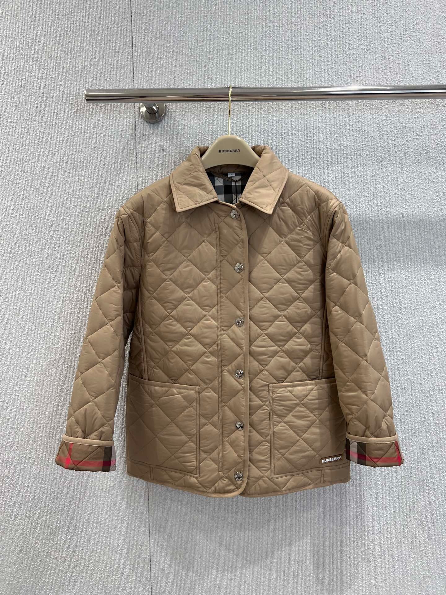 버버리 25FW 신상 클래식 퀼팅 패딩코트