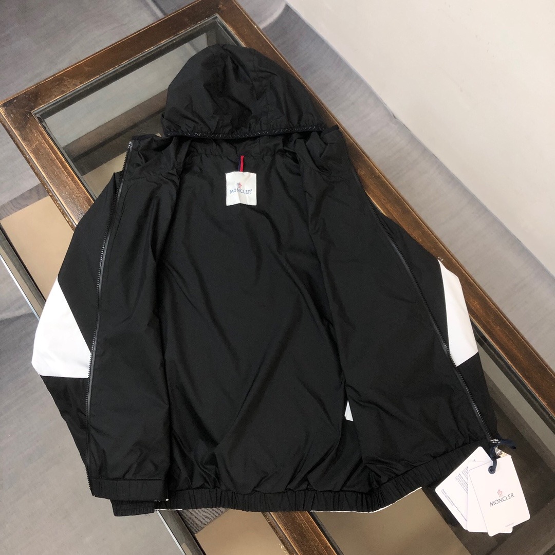 몽클레어 봄가을겨울 신상 블랙&화이트 배색 트렌치 후드 점퍼