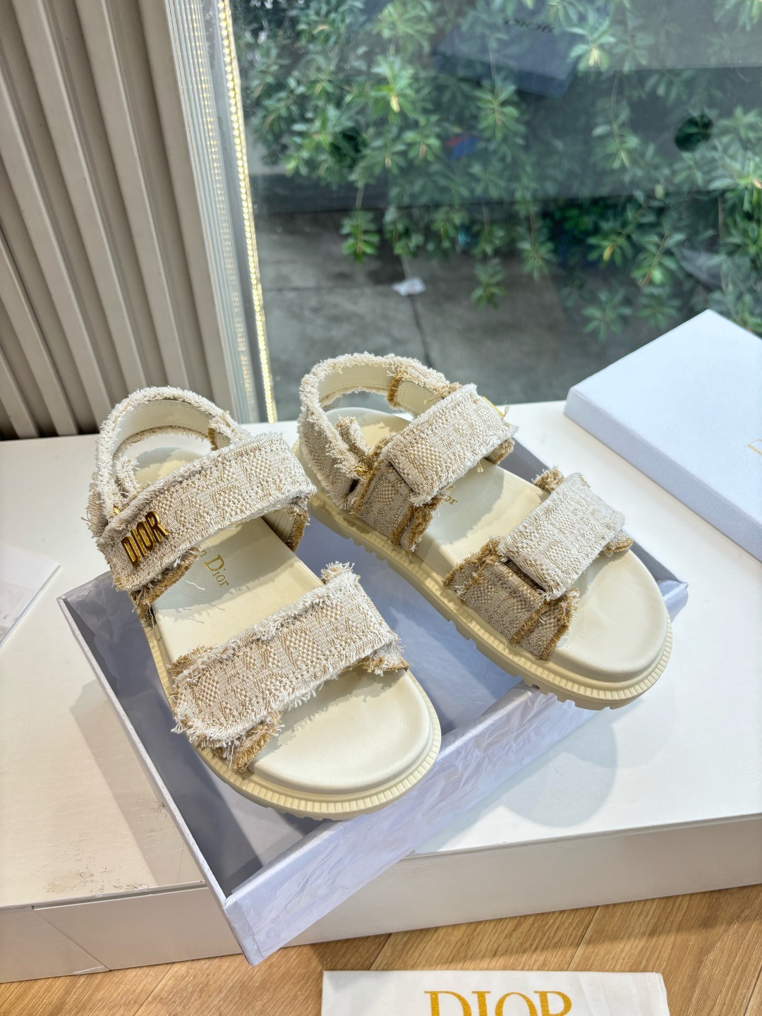 디올 25 CD 로고 버클 샌들 슬리퍼