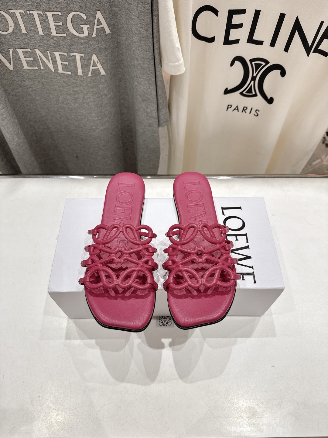 로에베 25ss 신상 빈티지 플랫 비치 슬리퍼