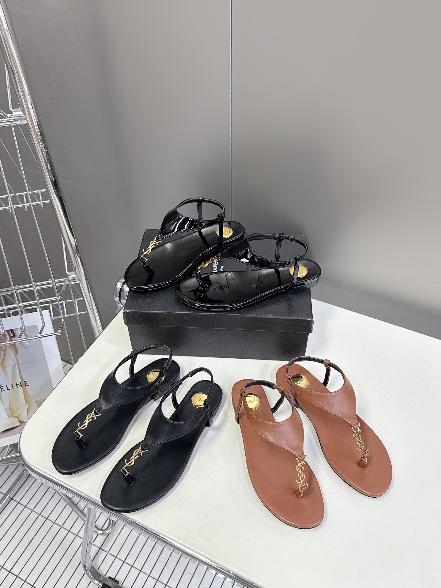 입생로랑 클래식 샌들