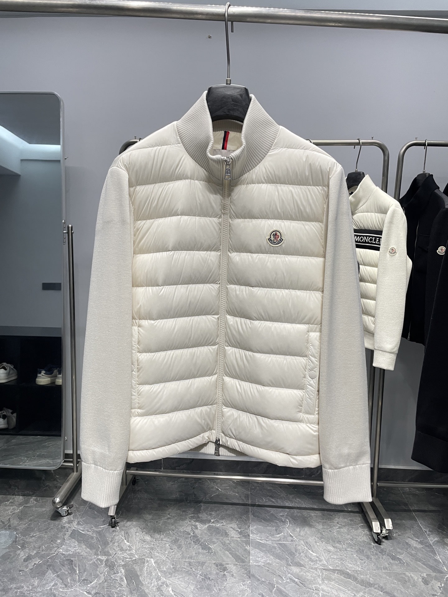 몽클레어 25FW 신상 퀼팅 하이넥 패딩 점퍼