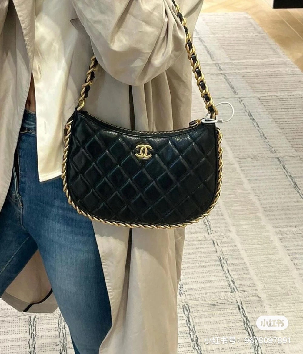 샤넬 23B CC 로고 체인 호보백 