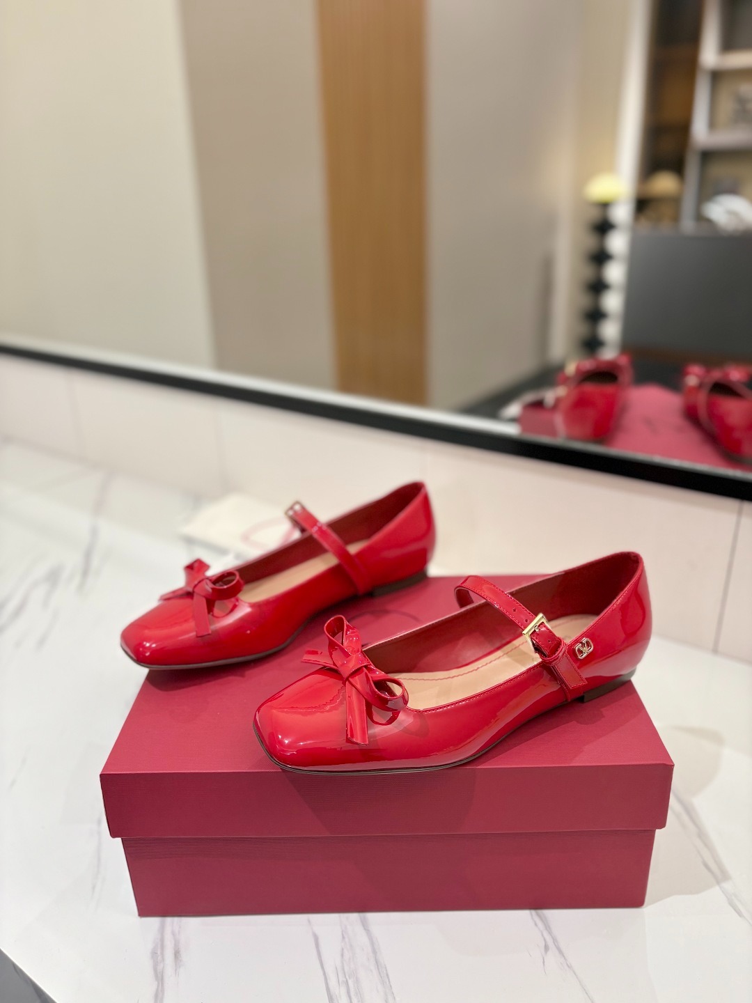 발렌티노 25ss 신상 리본 메리제인 플랫슈즈