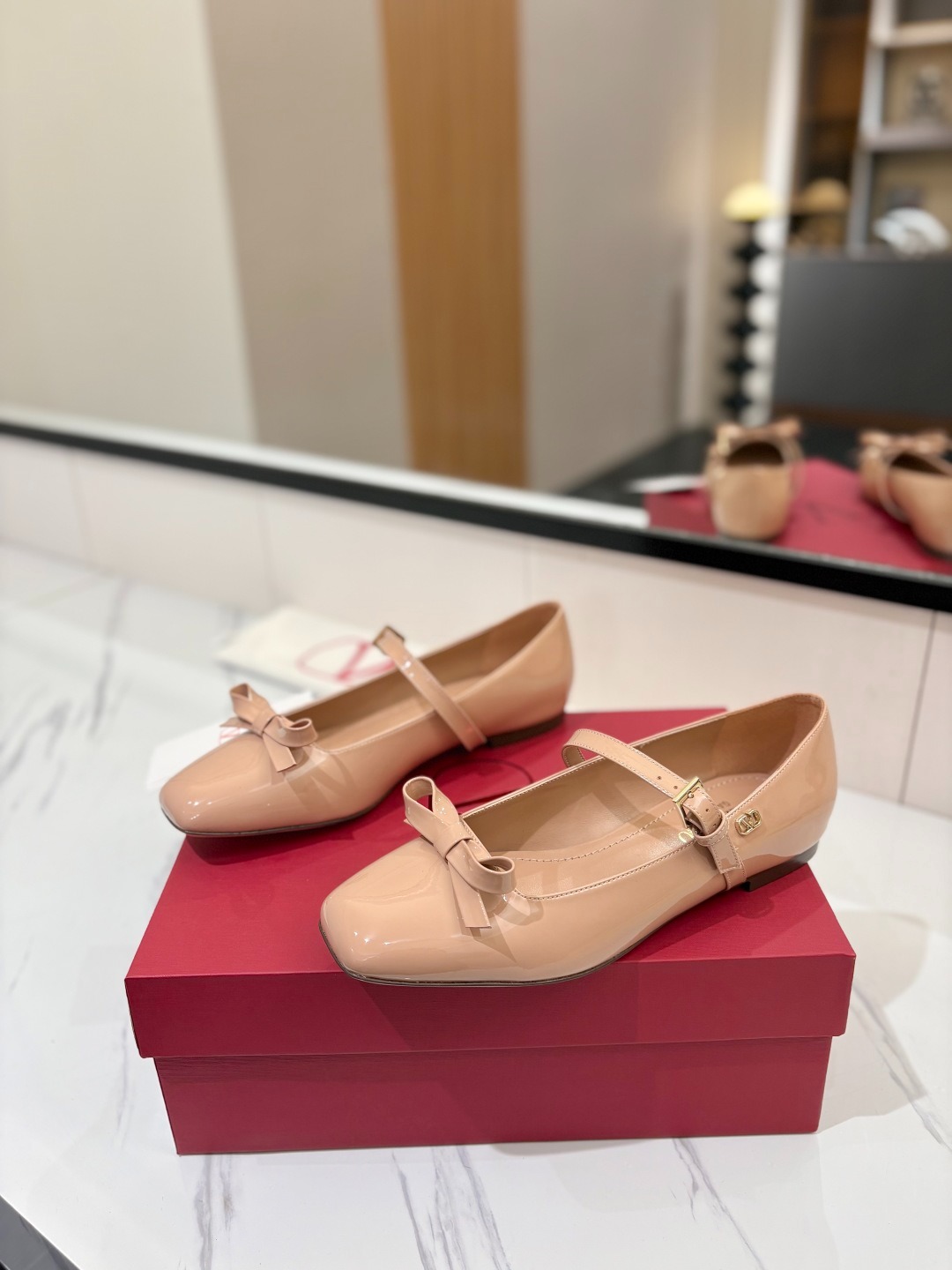 발렌티노 25ss 신상 리본 메리제인 플랫슈즈