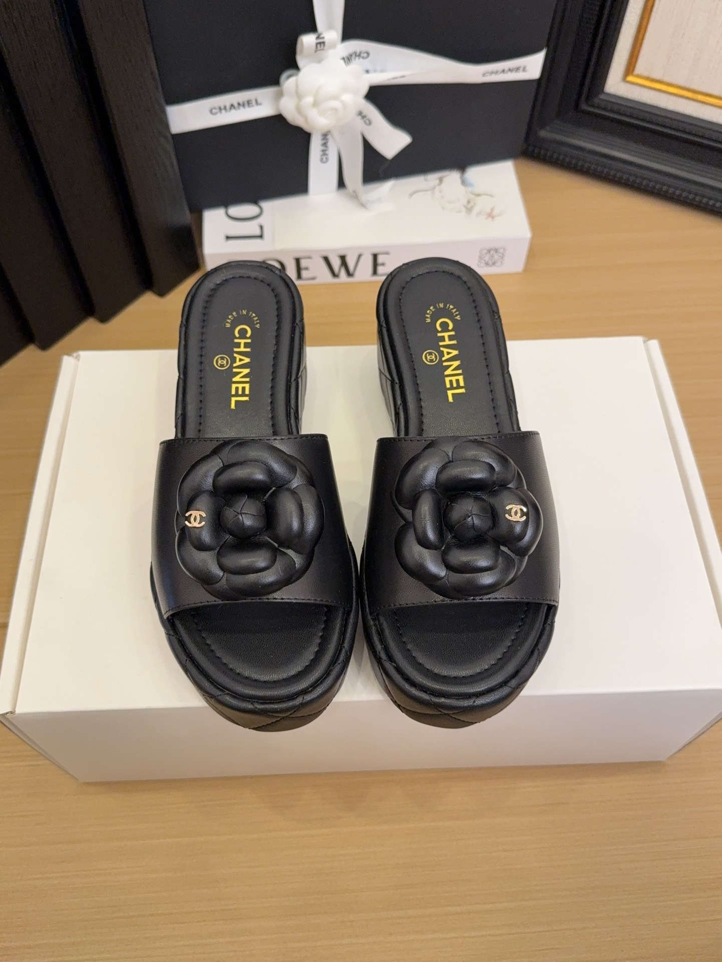 샤넬 25 신상 버클 웨지 슬리퍼