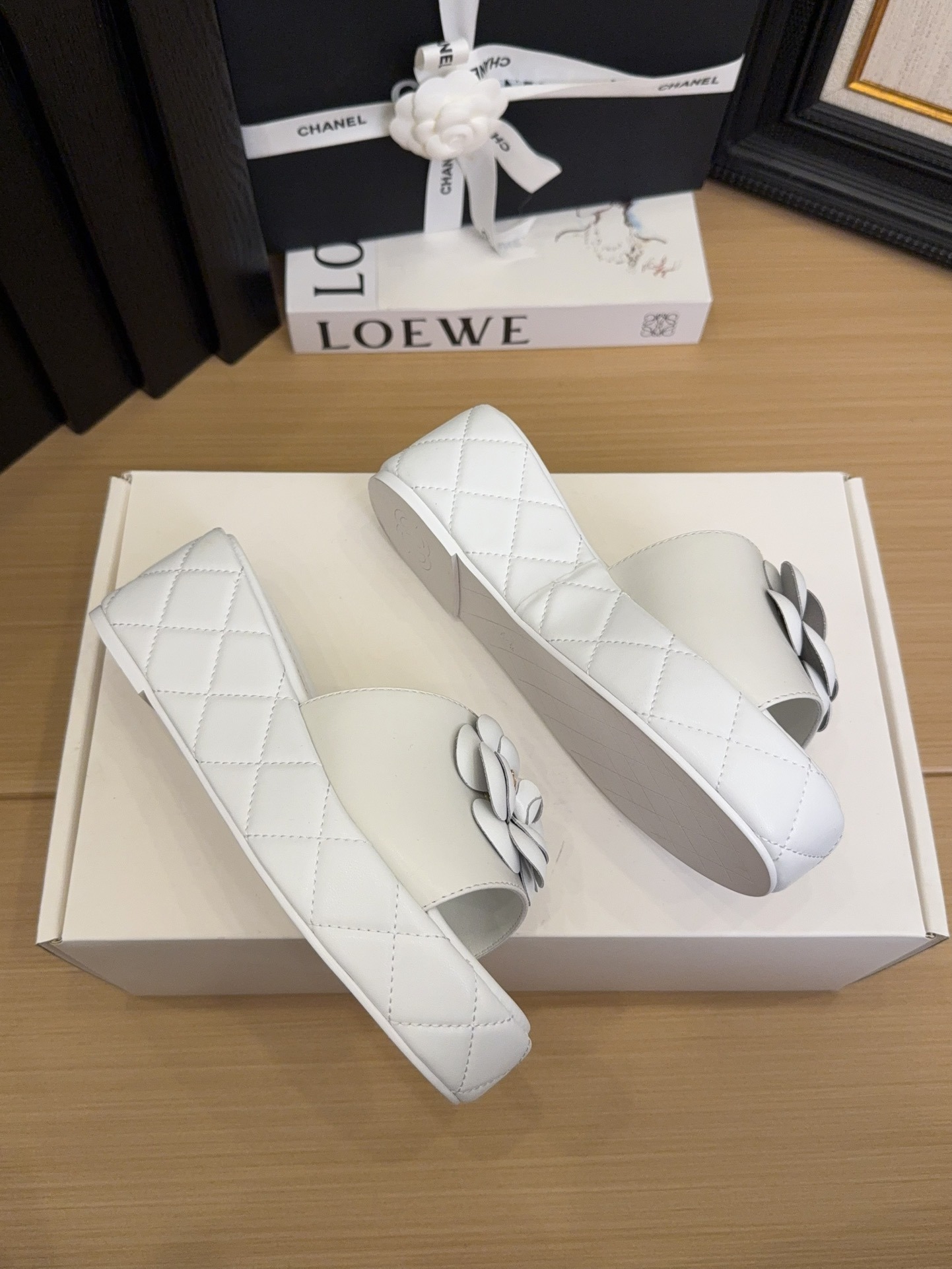 샤넬 25 신상 버클 웨지 슬리퍼