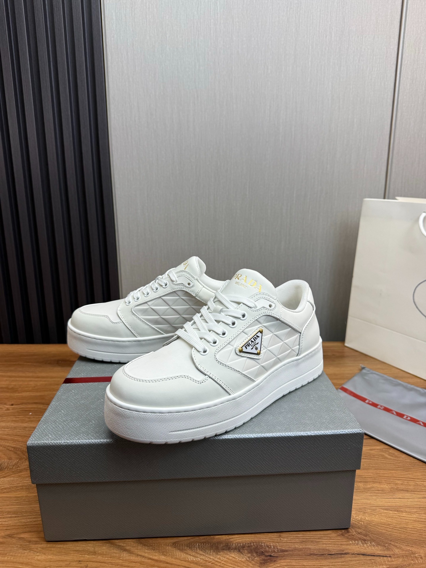 프라다 스니커즈