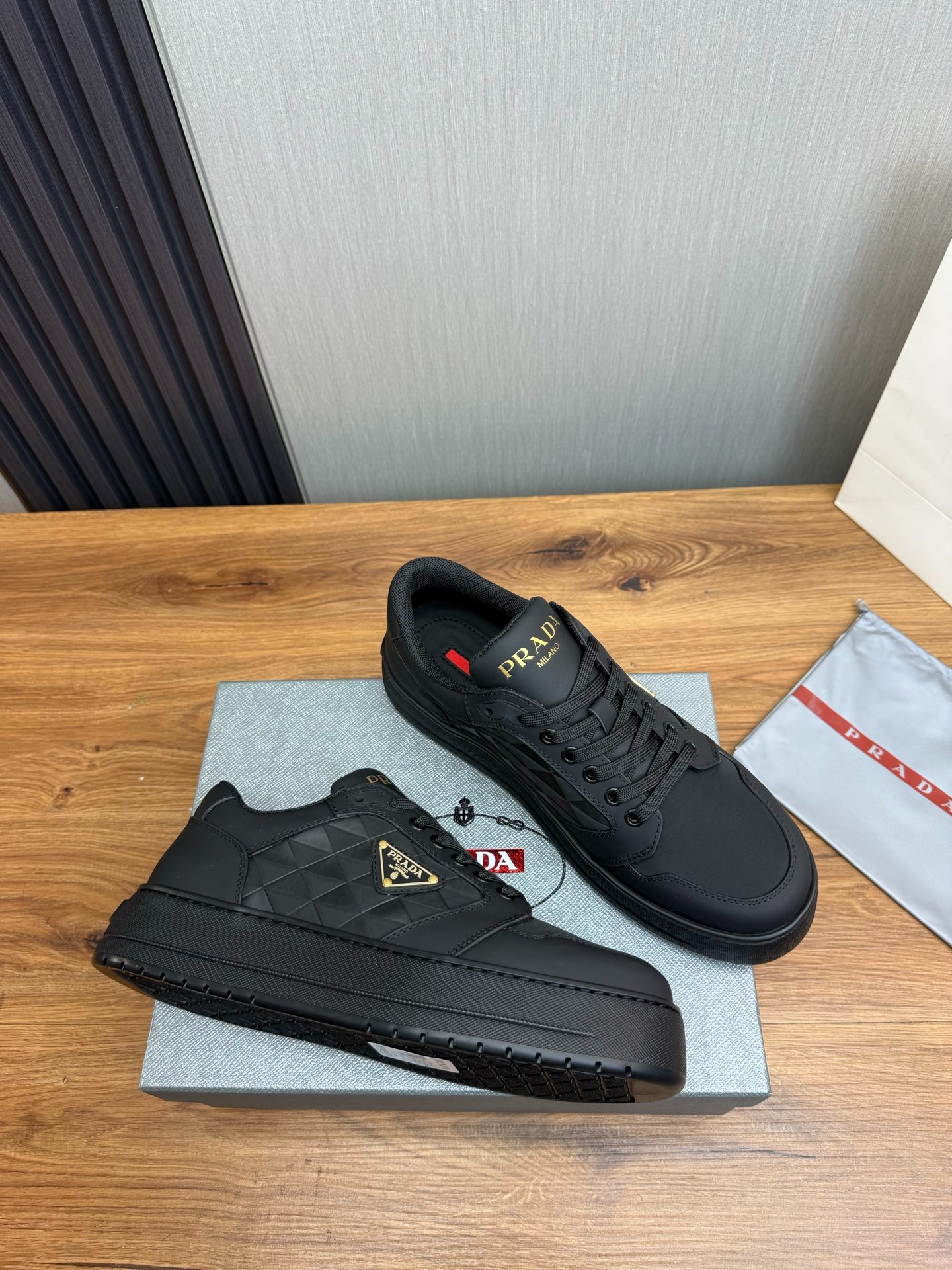 프라다 스니커즈